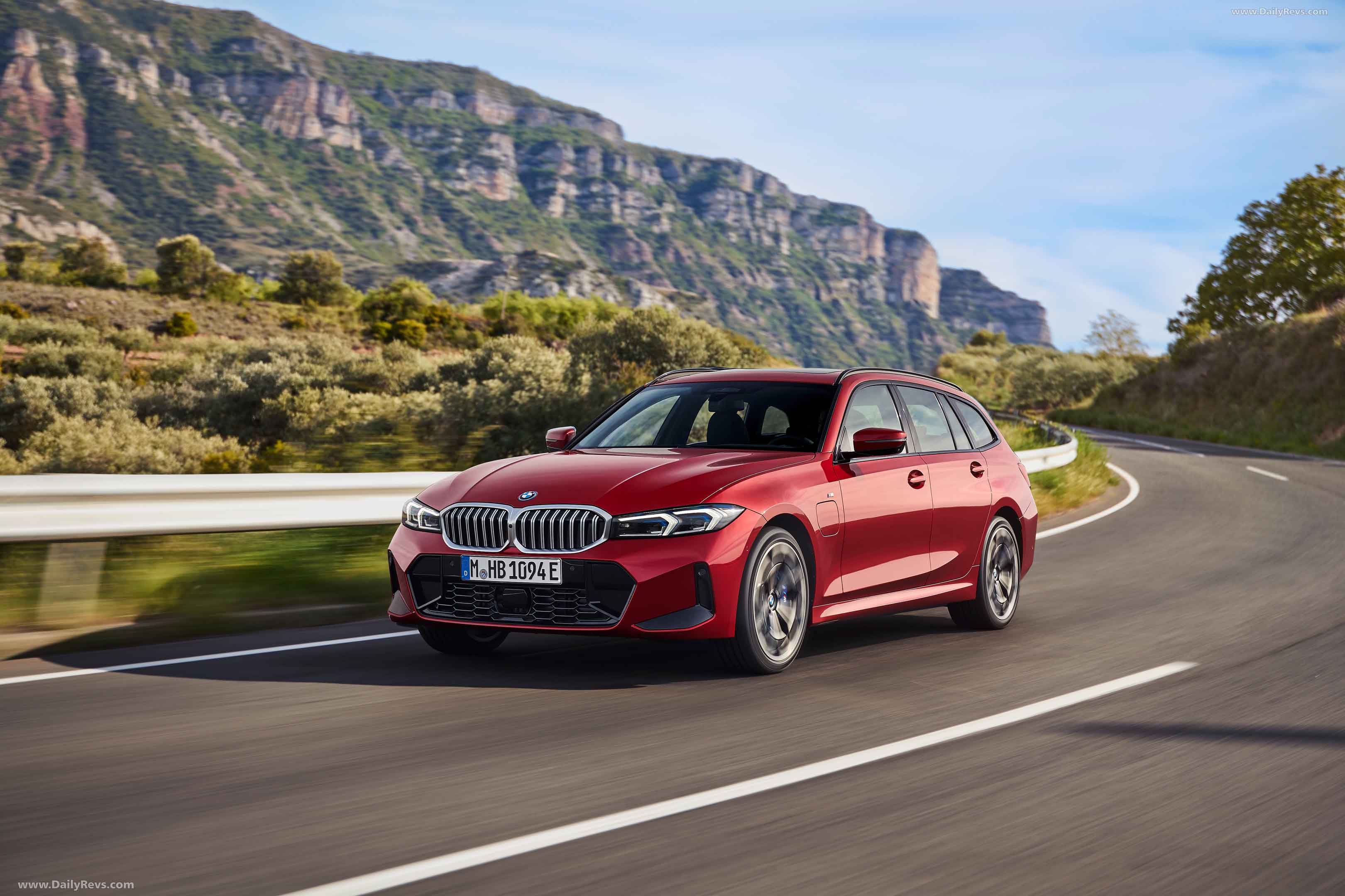 2025 BMW 3 Series Touring G21 Front View