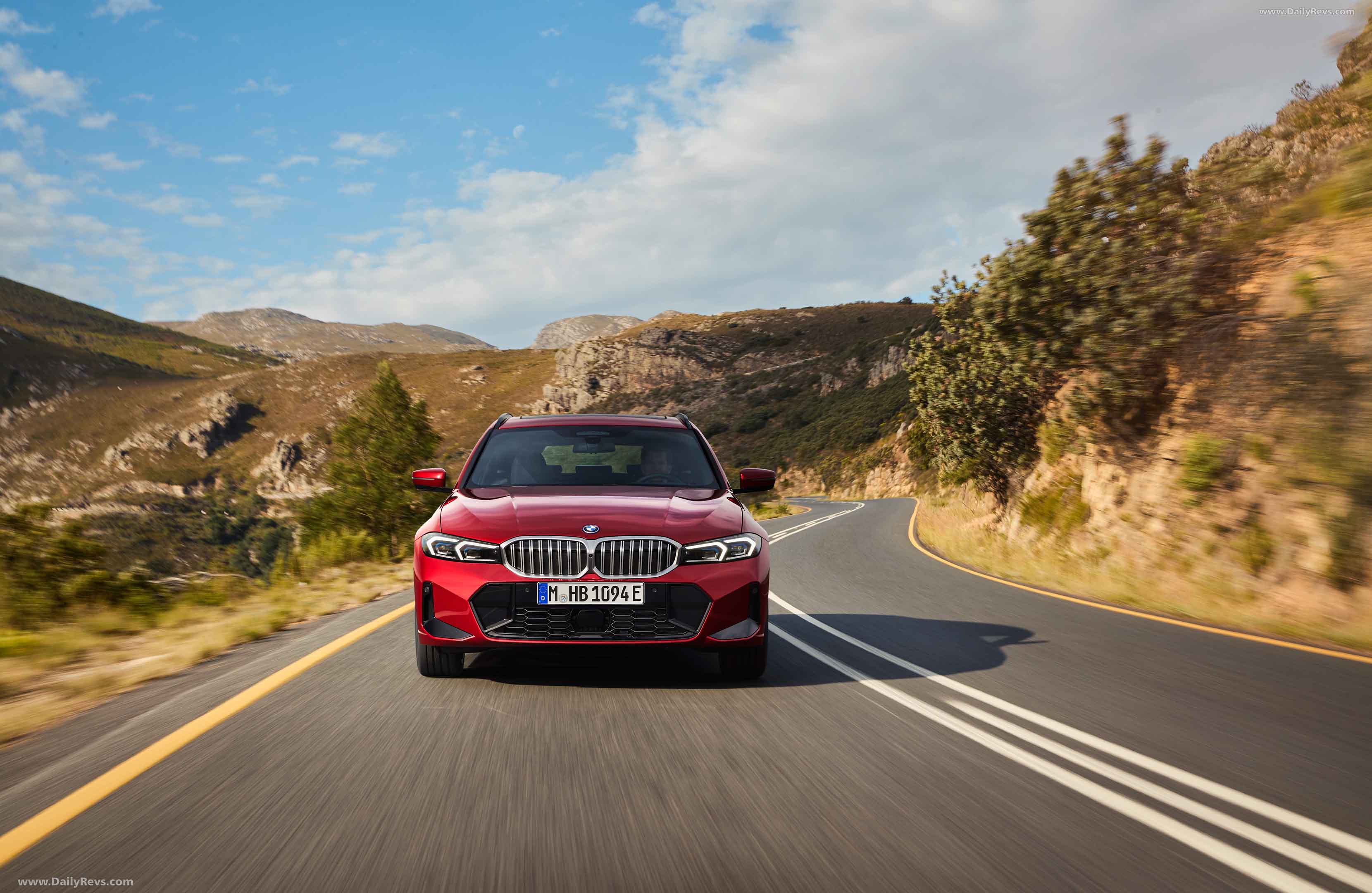 2025 BMW 3 Series Touring G21 Front View