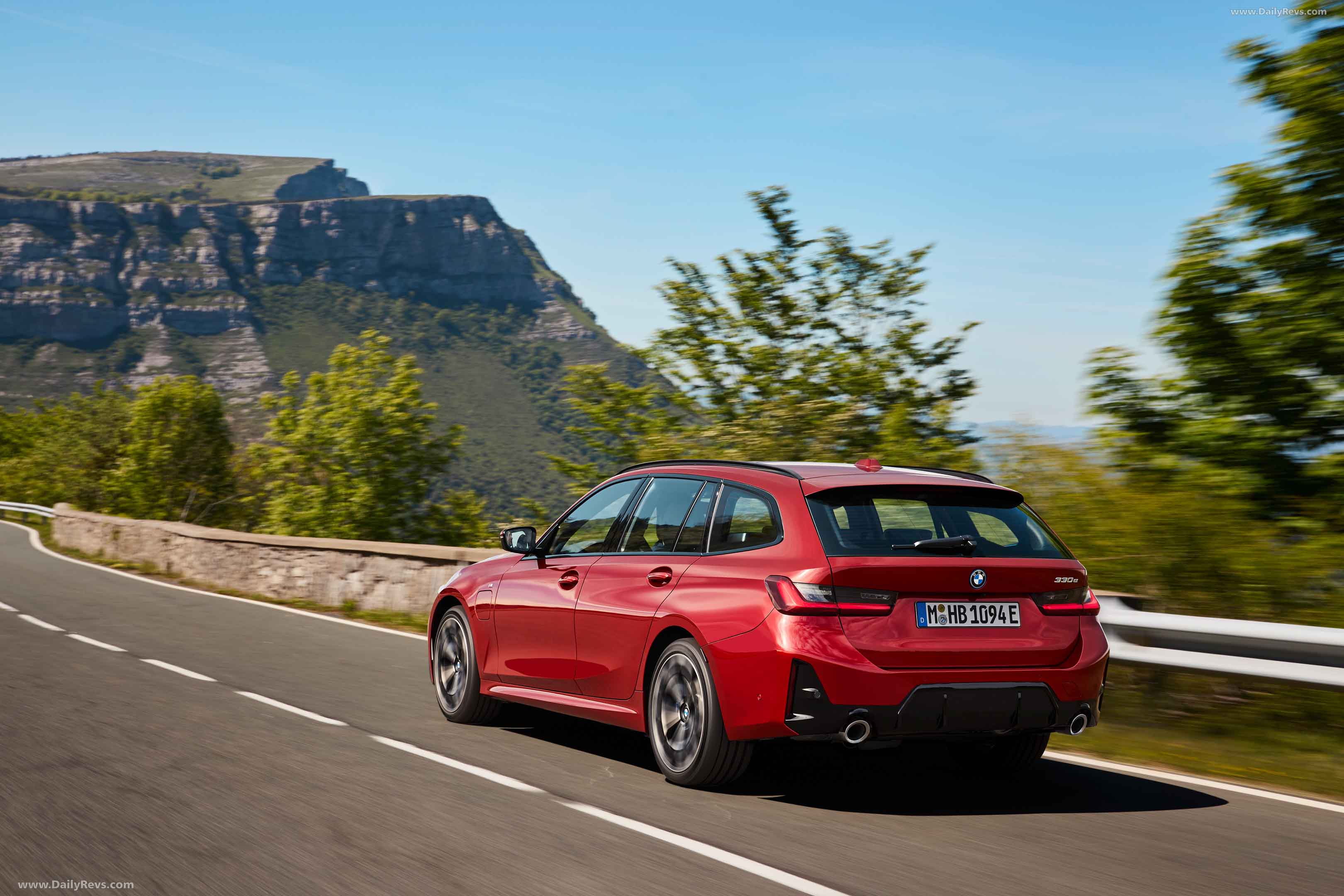 2025 BMW 3 Series Touring G21 Front View