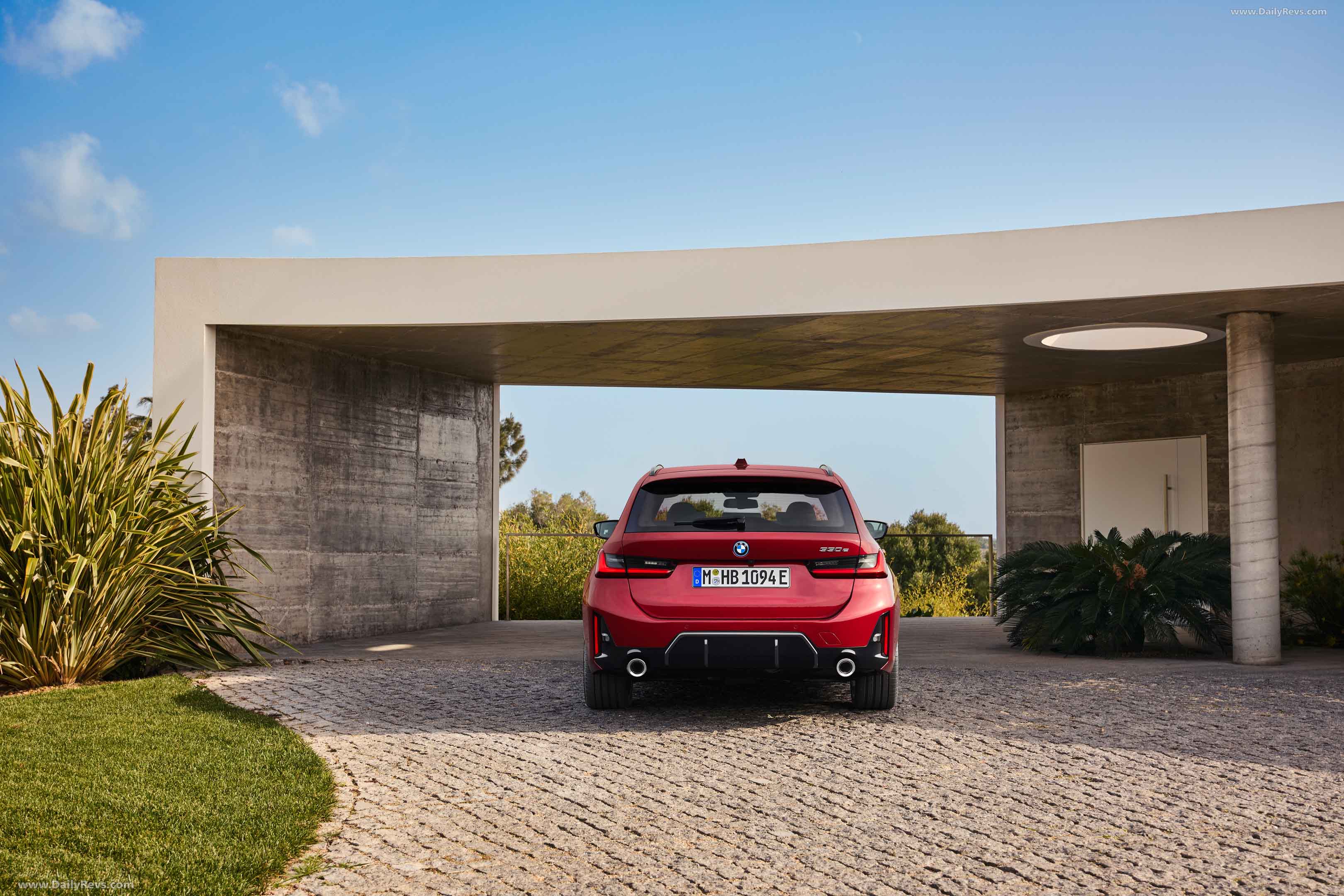2025 BMW 3 Series Touring G21 Front View