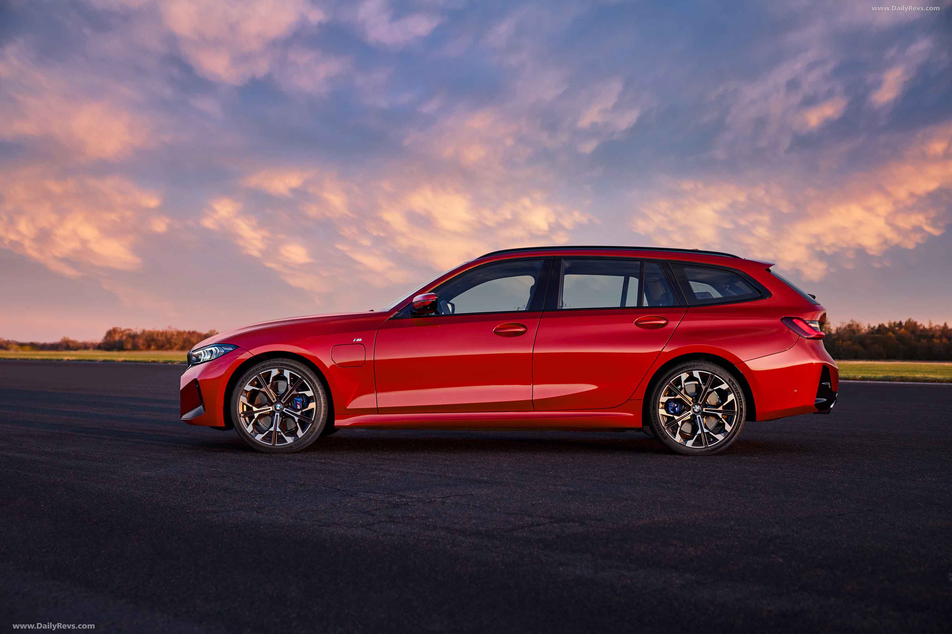 2025 BMW 3 Series Touring G21 Front View
