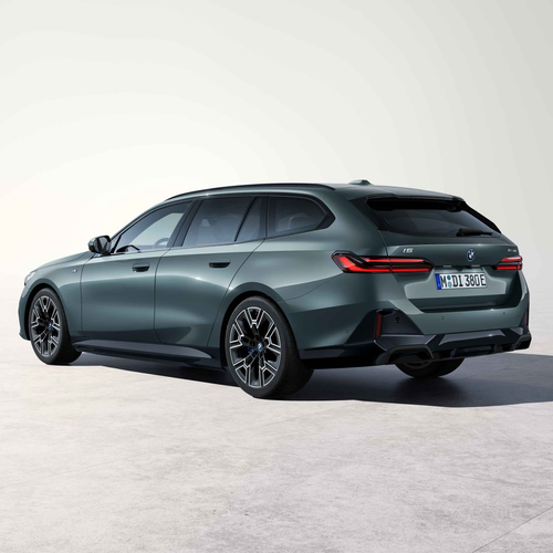 2025 BMW i5 Touring Front View
