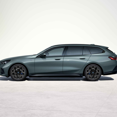 2025 BMW i5 Touring Front View