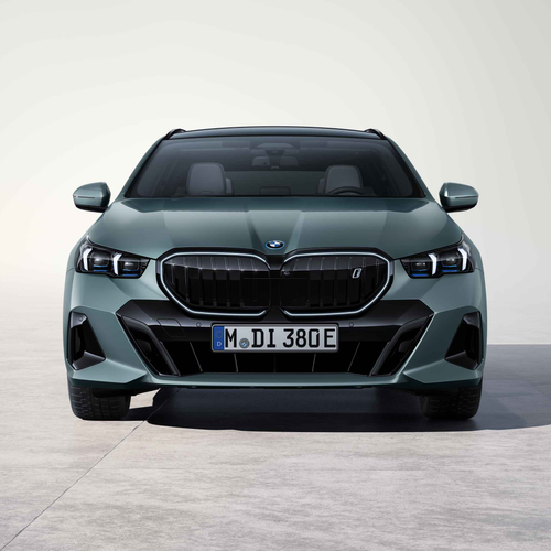 2025 BMW i5 Touring Front View