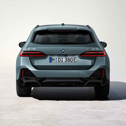 2025 BMW i5 Touring Front View