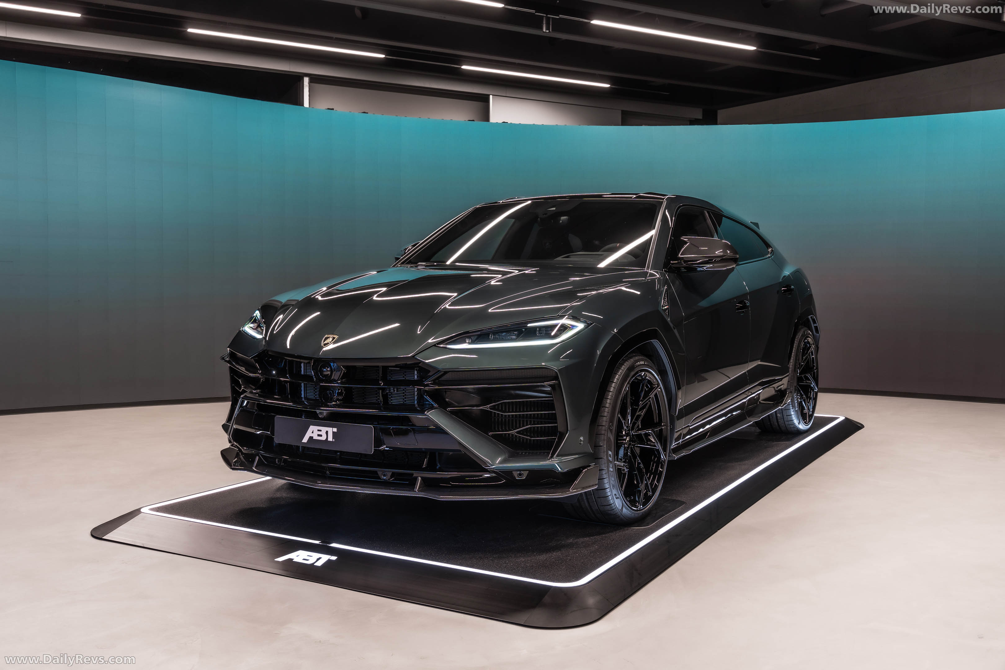 2026 ABT Urus SE Front View