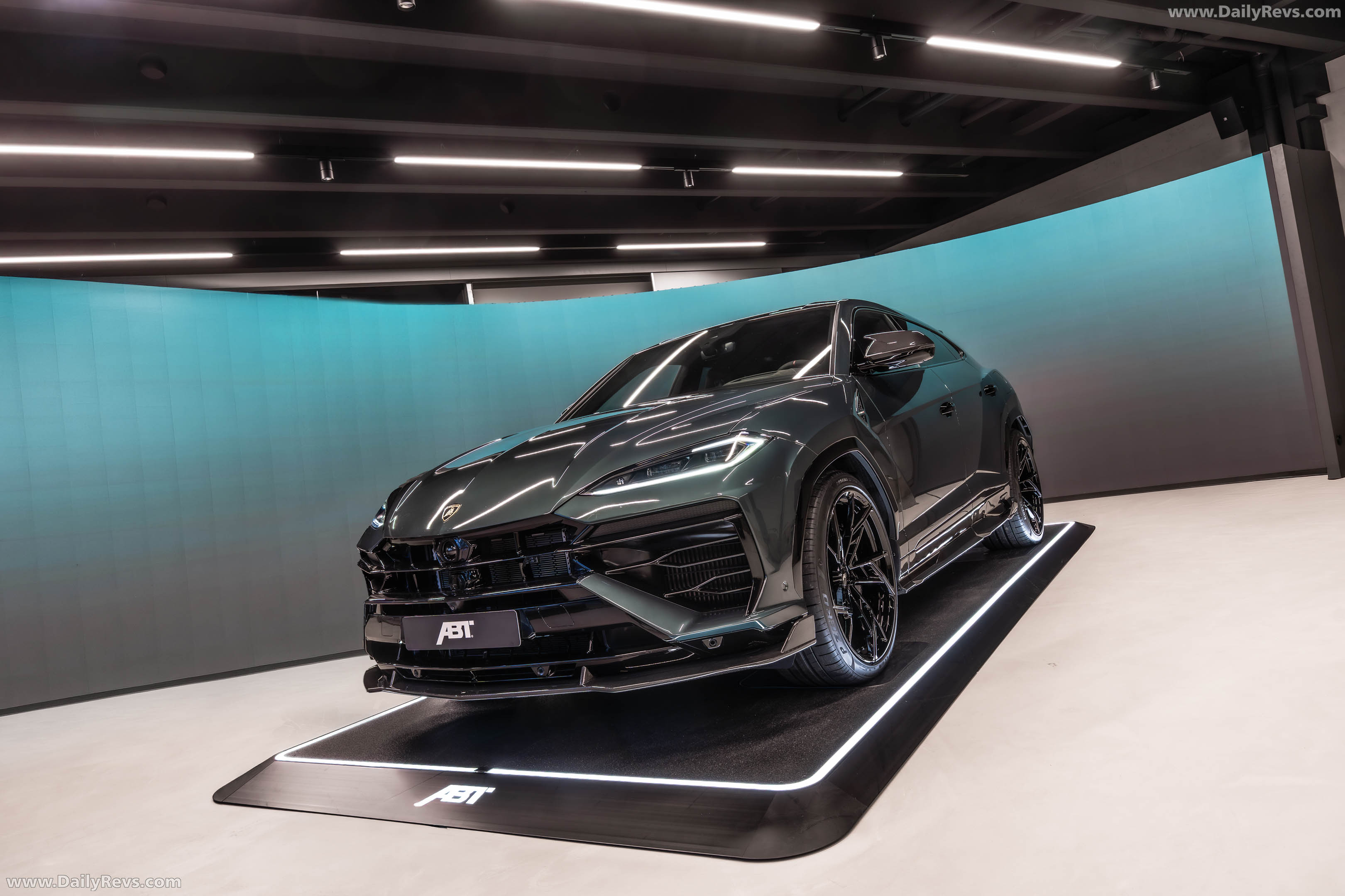 2026 ABT Urus SE Front View