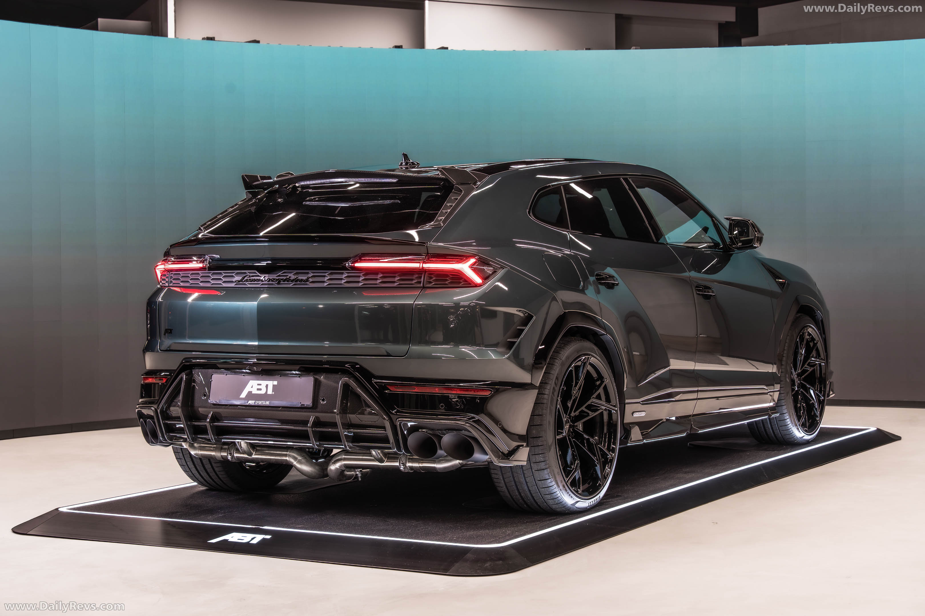 2026 ABT Urus SE Rear View