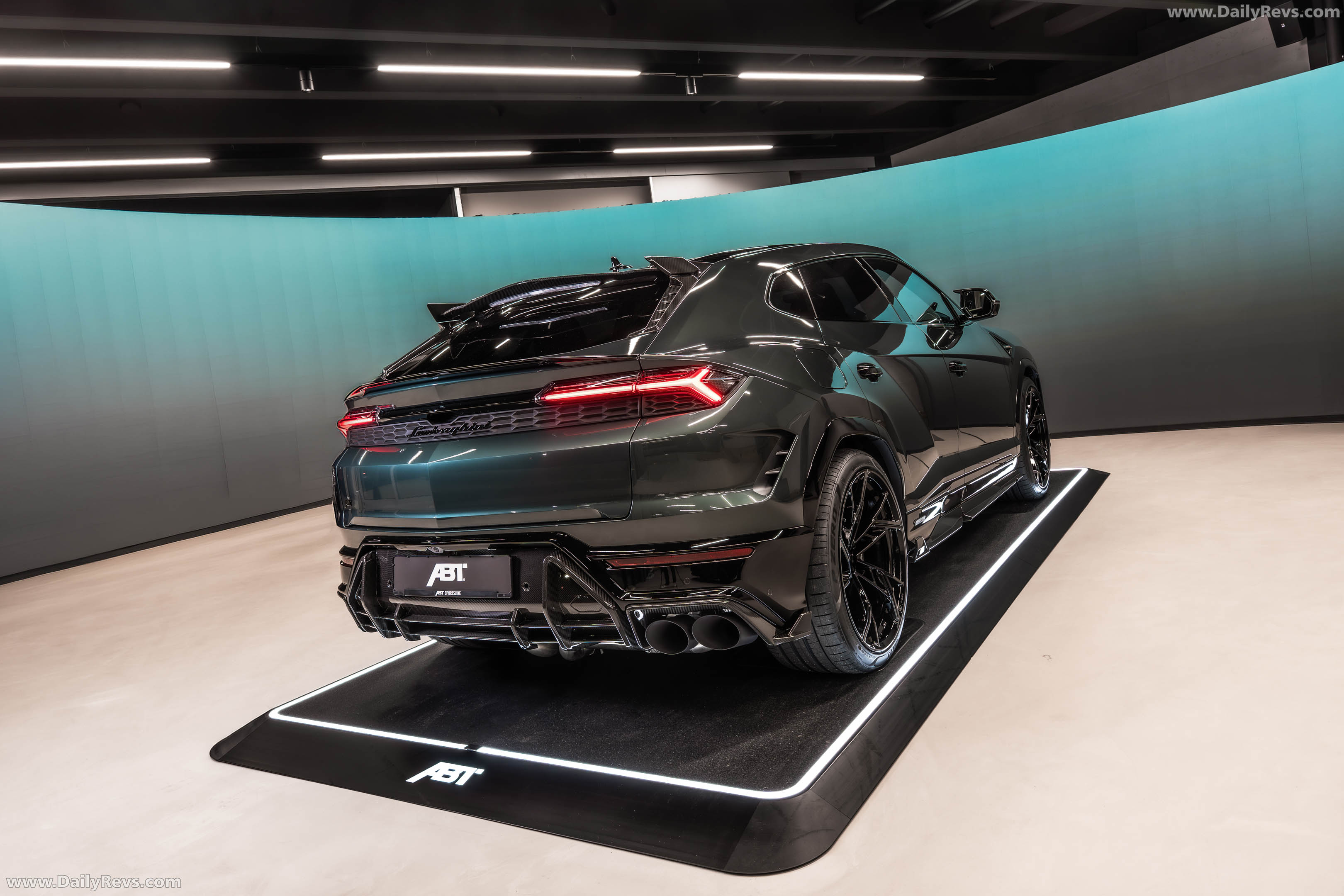 2026 ABT Urus SE Rear View