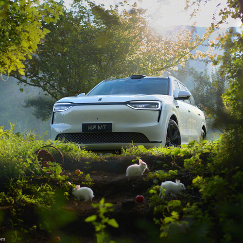 2026 AITO M7 Front View