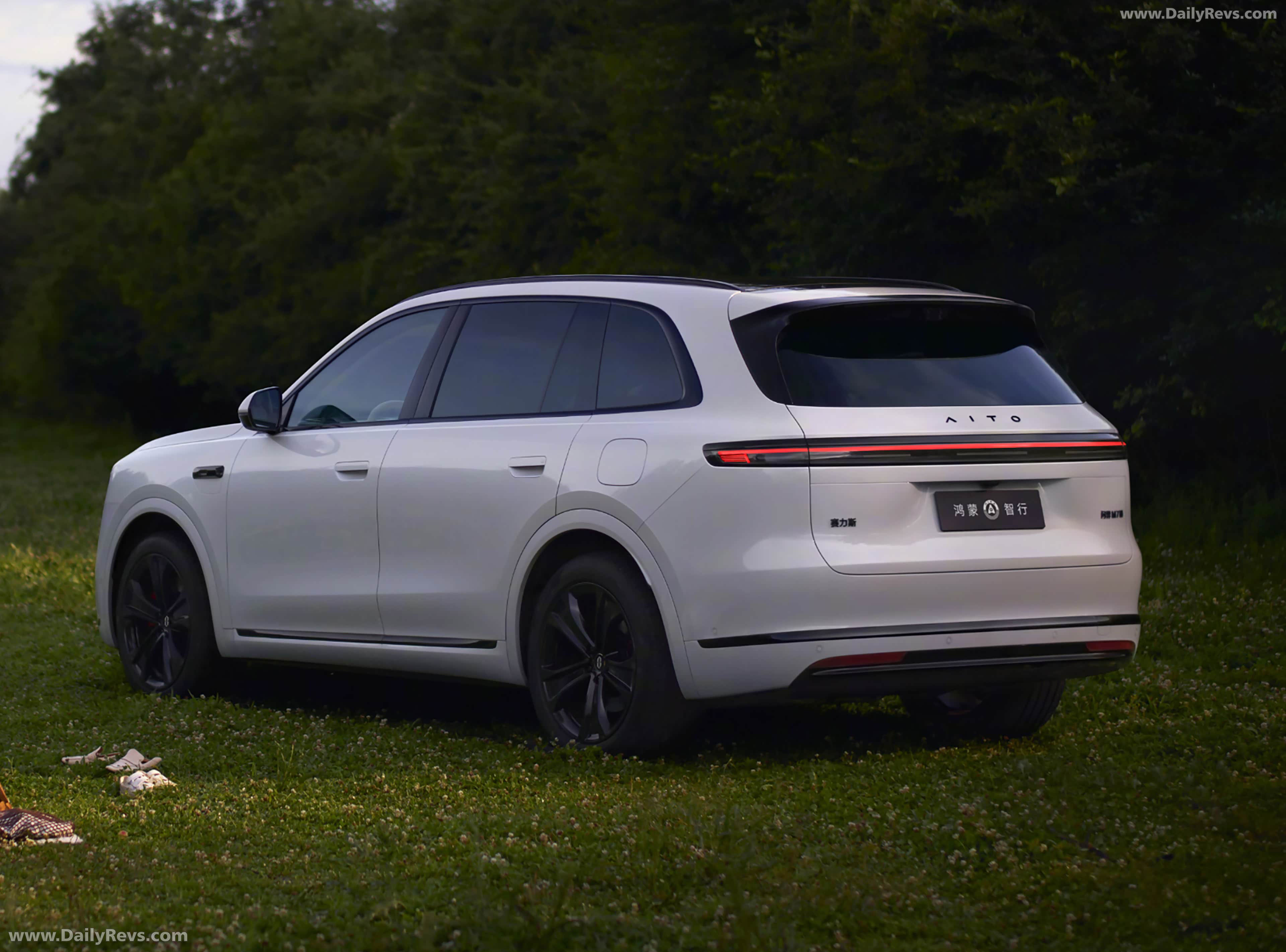2026 AITO M7 Rear View