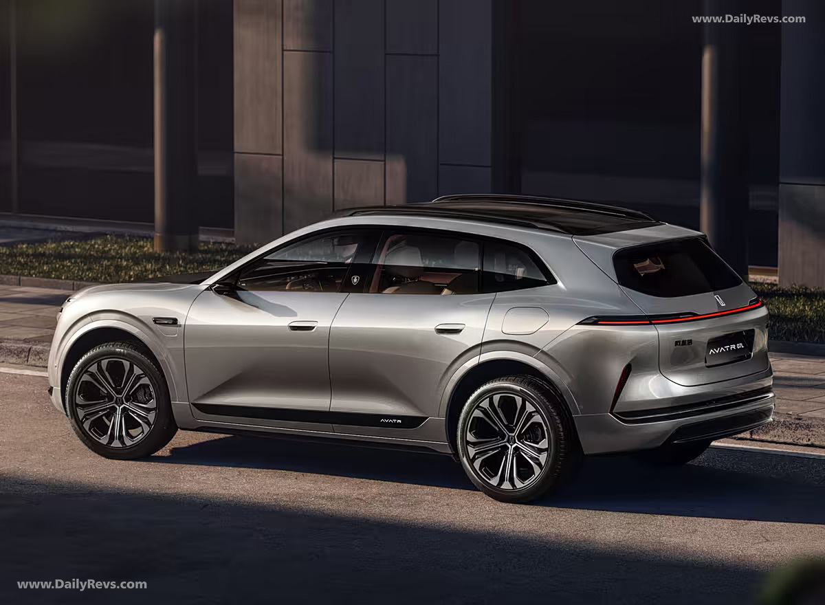 2027 AVATR 07L Rear View