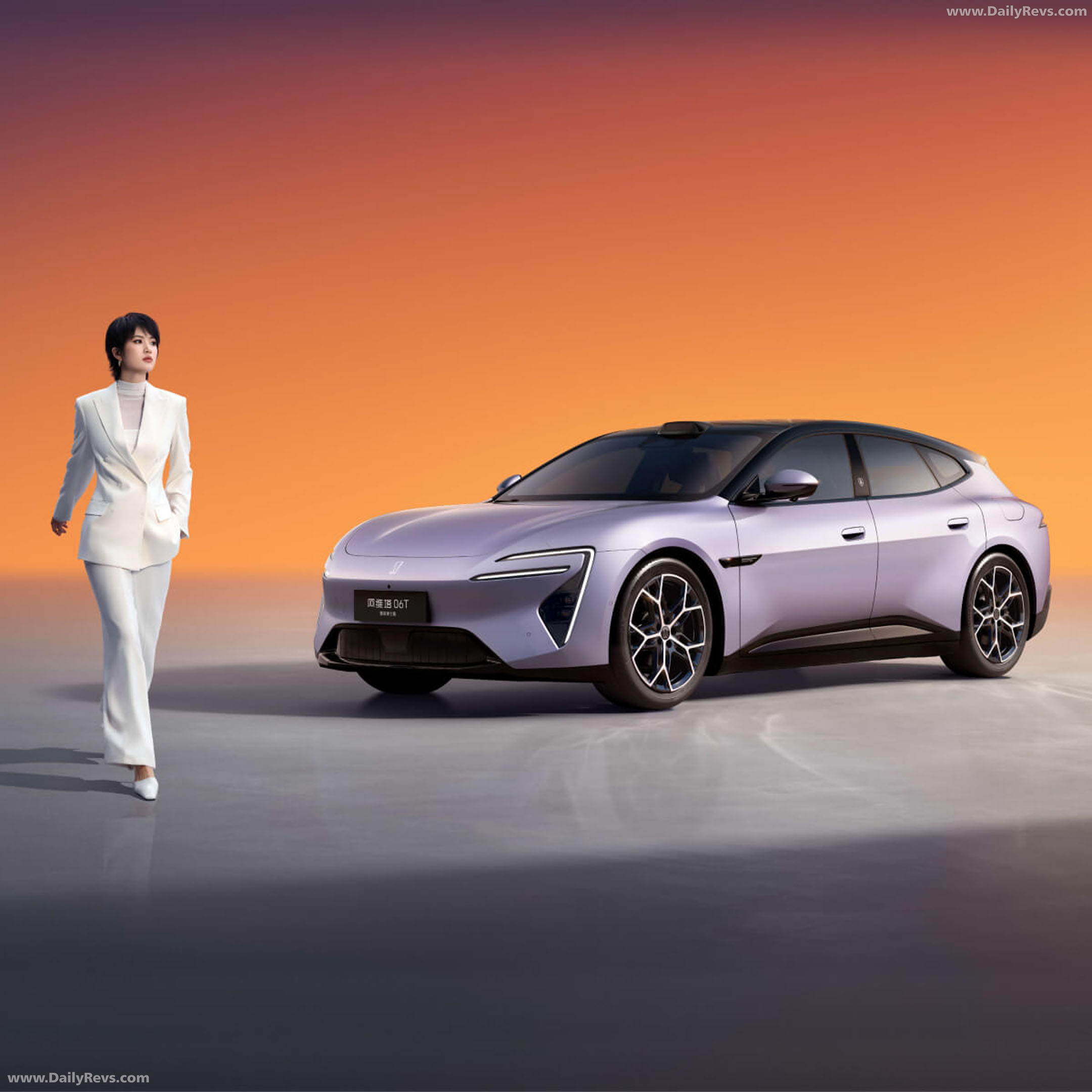 2027 AVATR 06T Knight Edition Front View