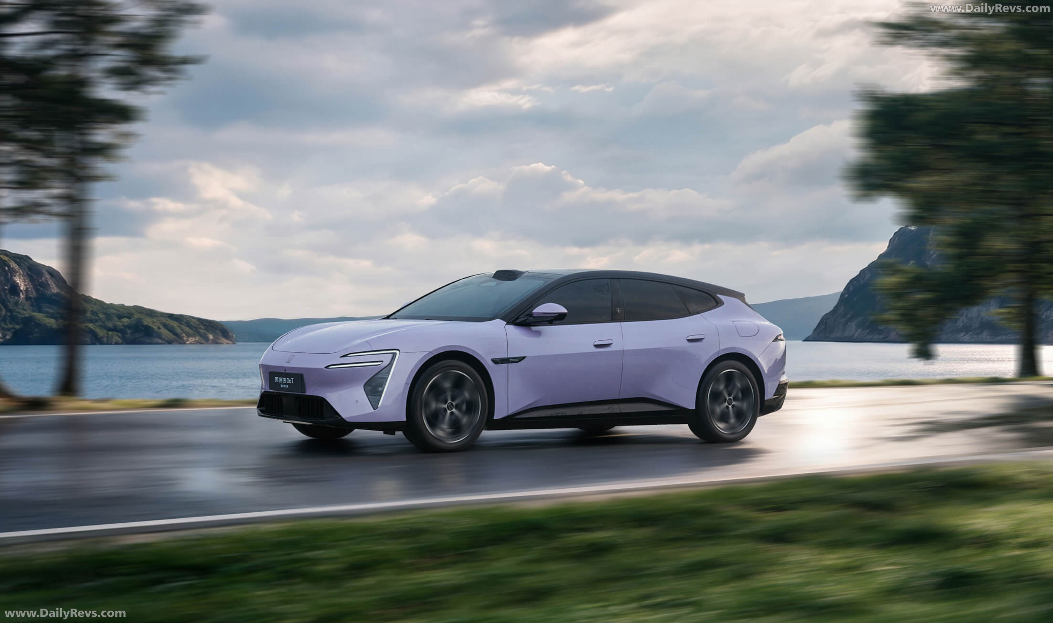2027 AVATR 06T Knight Edition Side View