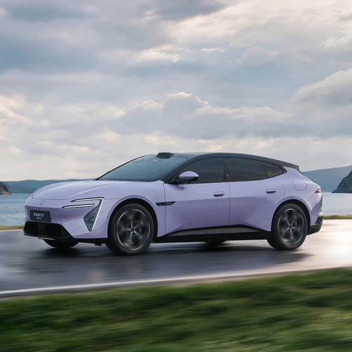 2027 AVATR 06T Knight Edition Side View