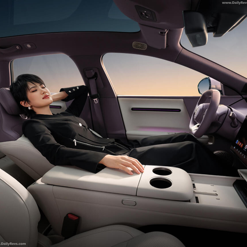 2027 AVATR 06T Knight Edition Interior