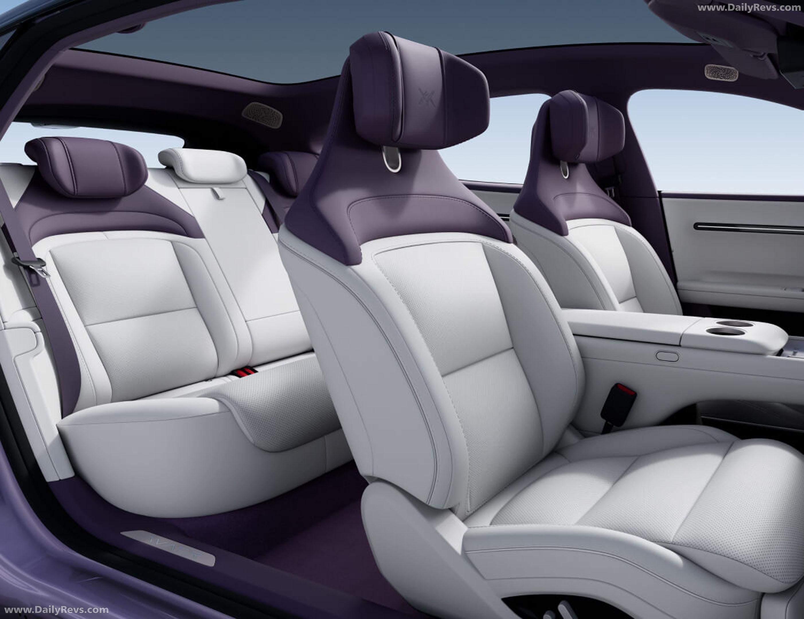 2027 AVATR 06T Knight Edition Interior