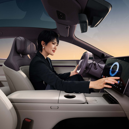 2027 AVATR 06T Knight Edition Interior