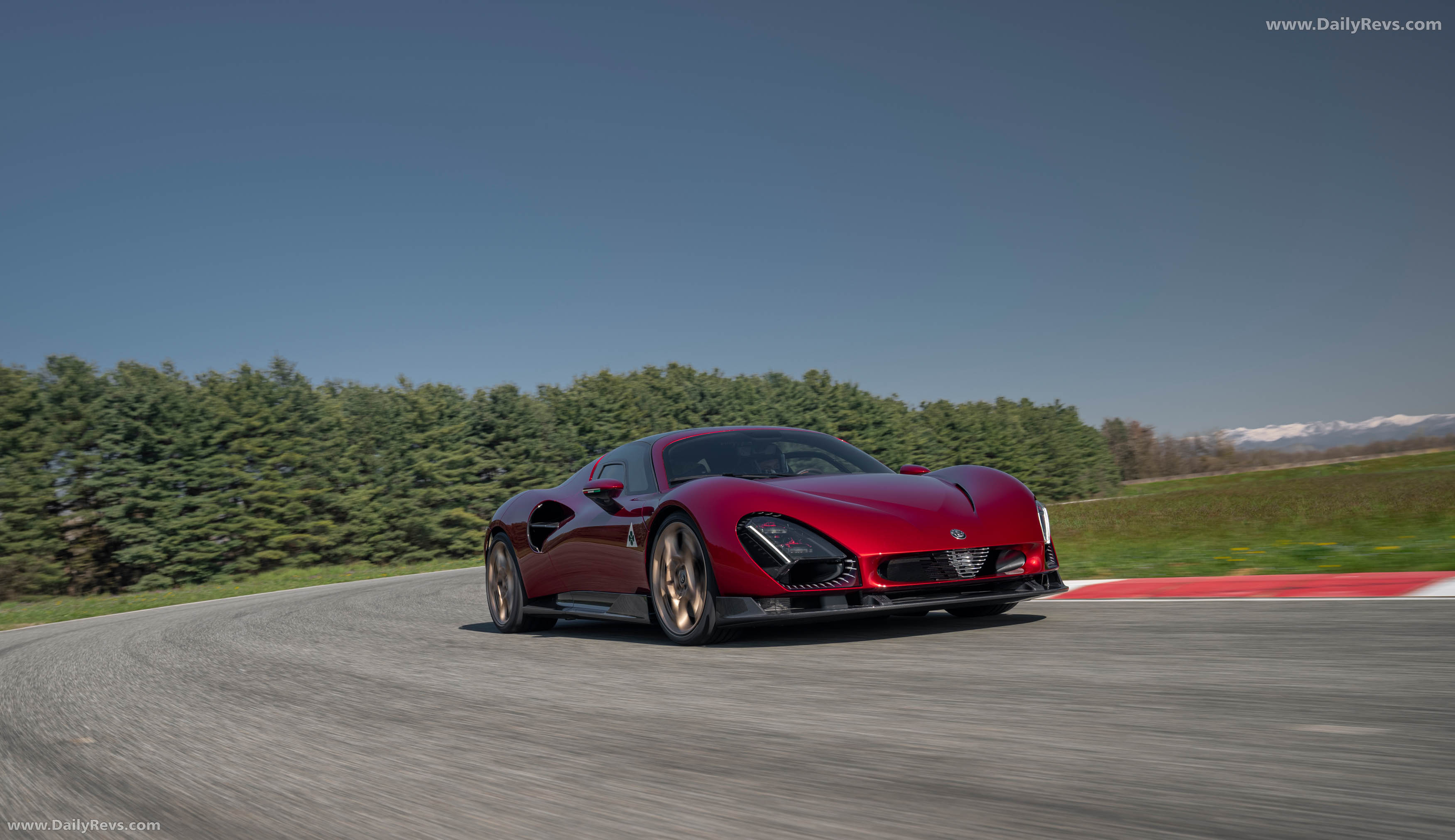 2024 Alfa Romeo 33 Stradale Front View