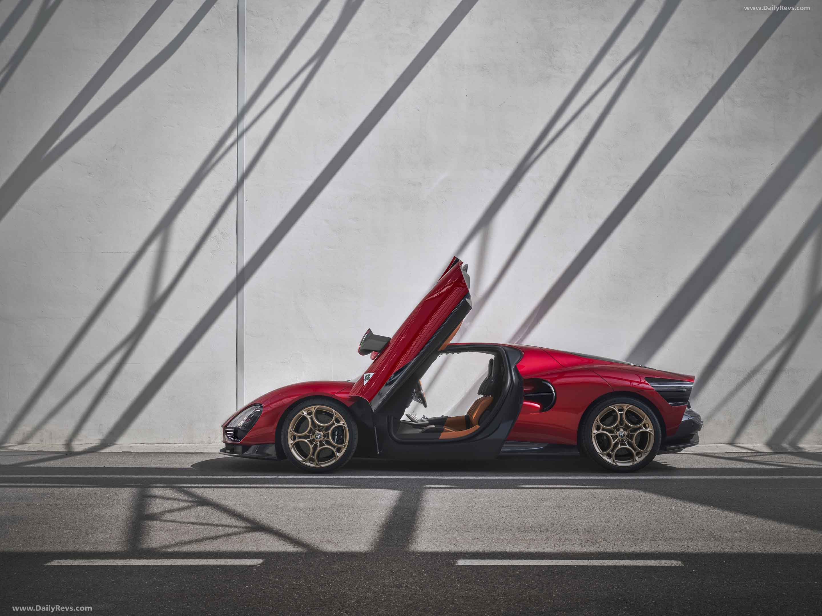 2024 Alfa Romeo 33 Stradale Side View