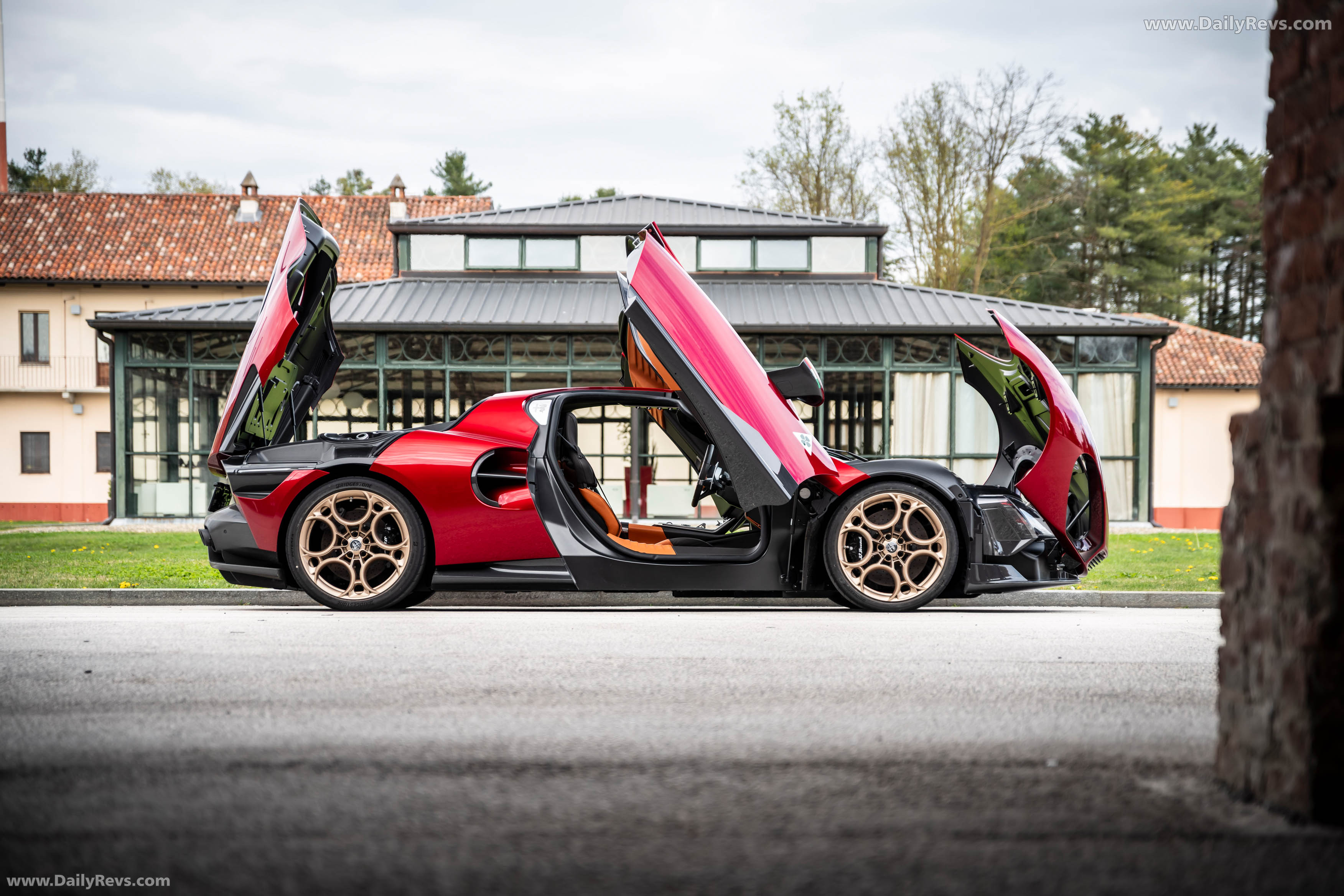 2024 Alfa Romeo 33 Stradale Side View