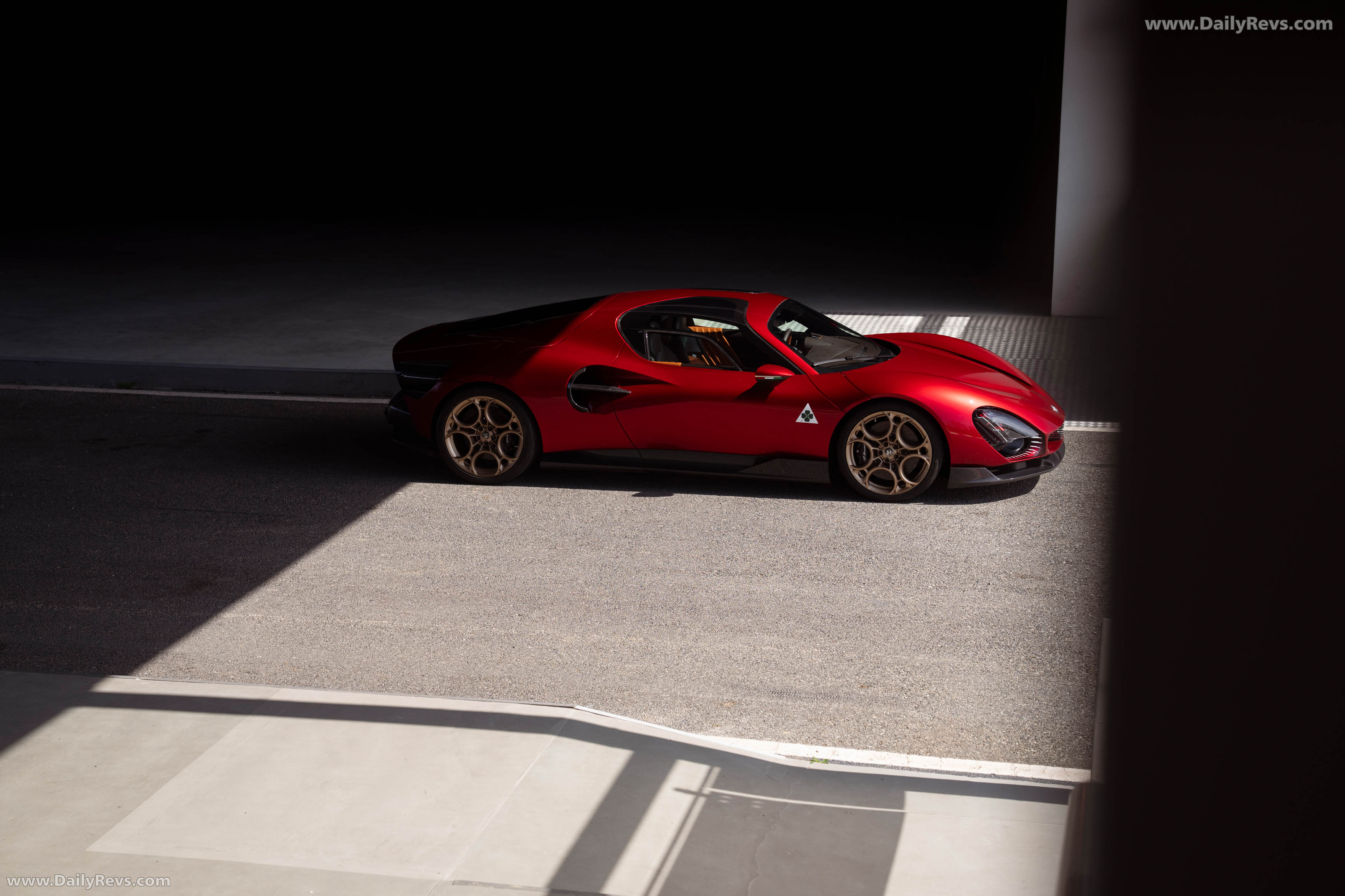 2024 Alfa Romeo 33 Stradale Side View
