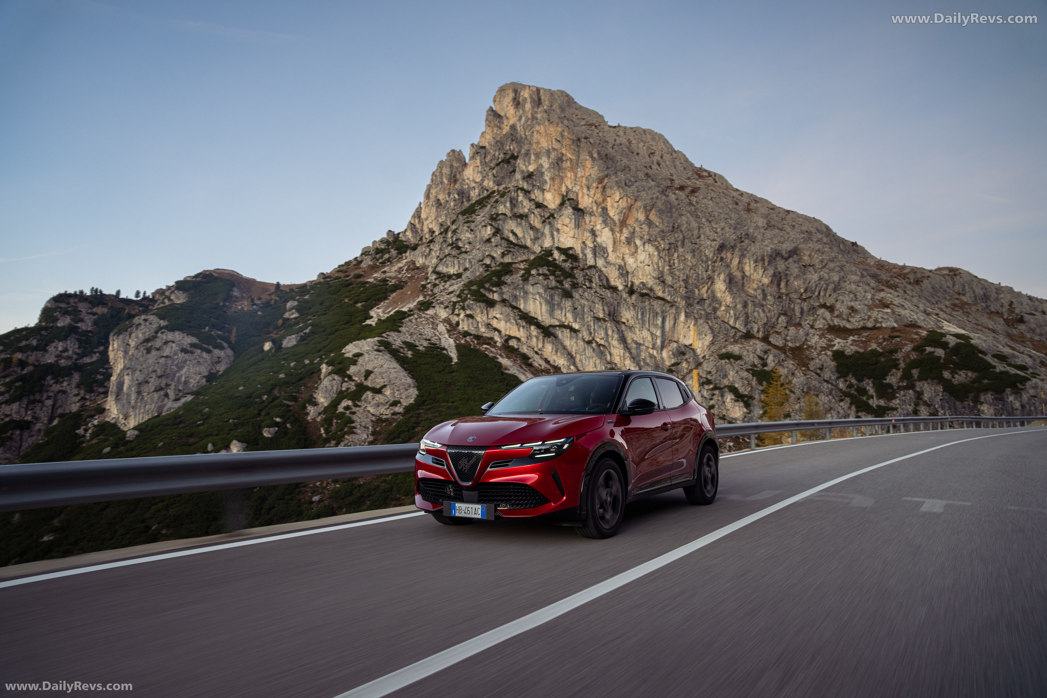 2025 Alfa Romeo Junior Sport Speciale Front View