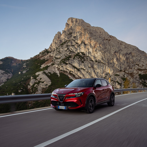 2025 Alfa Romeo Junior Sport Speciale Front View