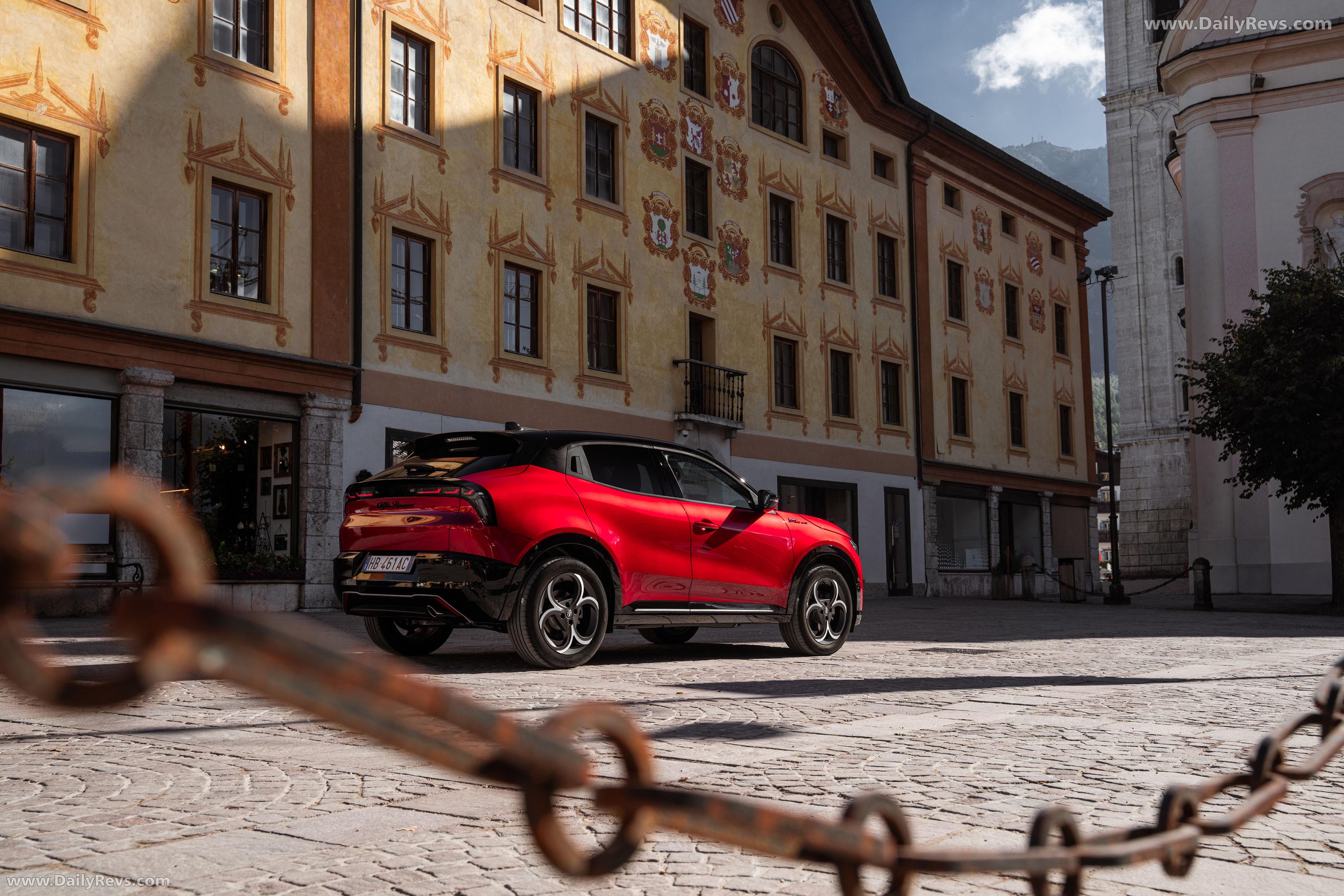 2025 Alfa Romeo Junior Sport Speciale Rear View