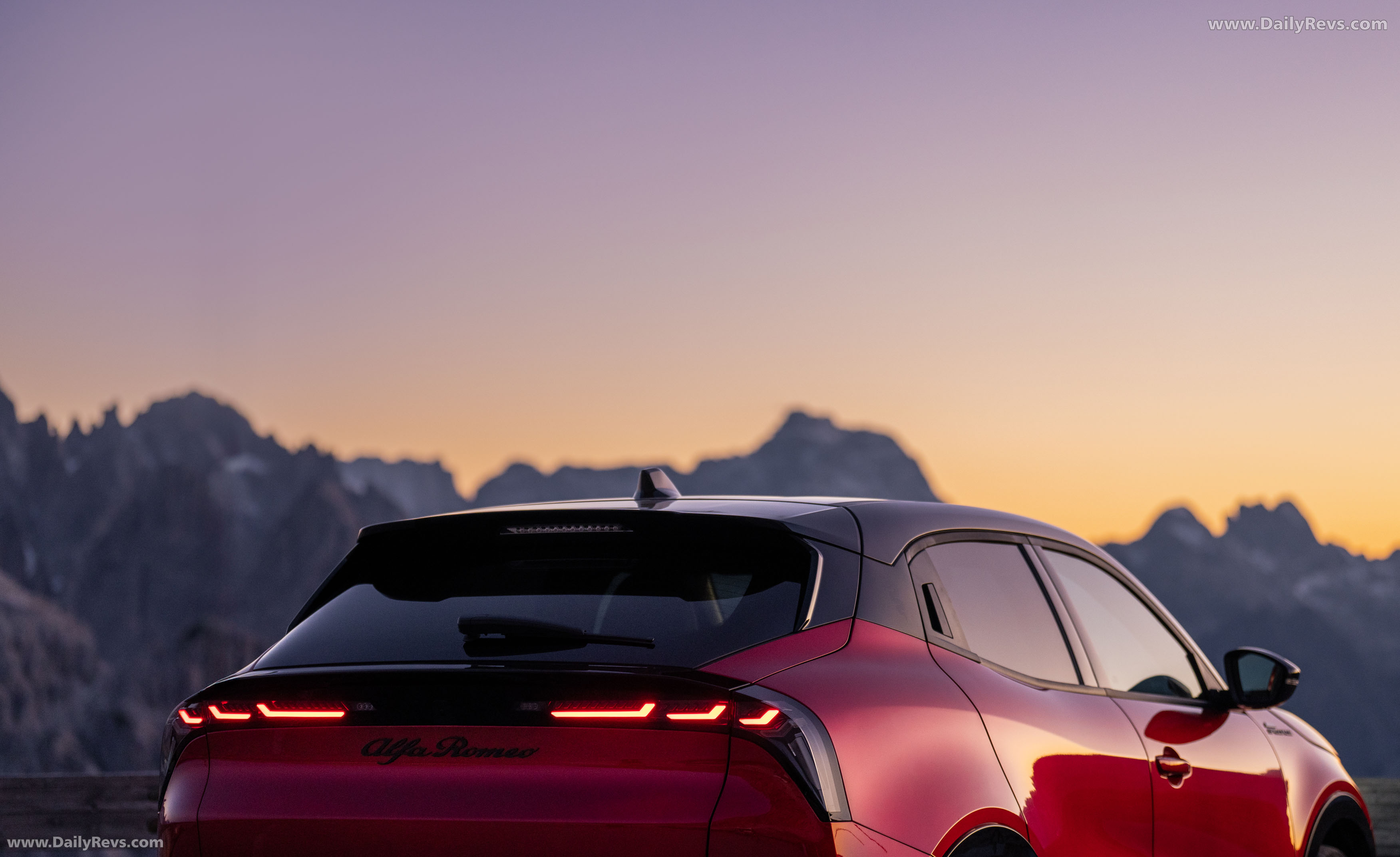2025 Alfa Romeo Junior Sport Speciale Exterior