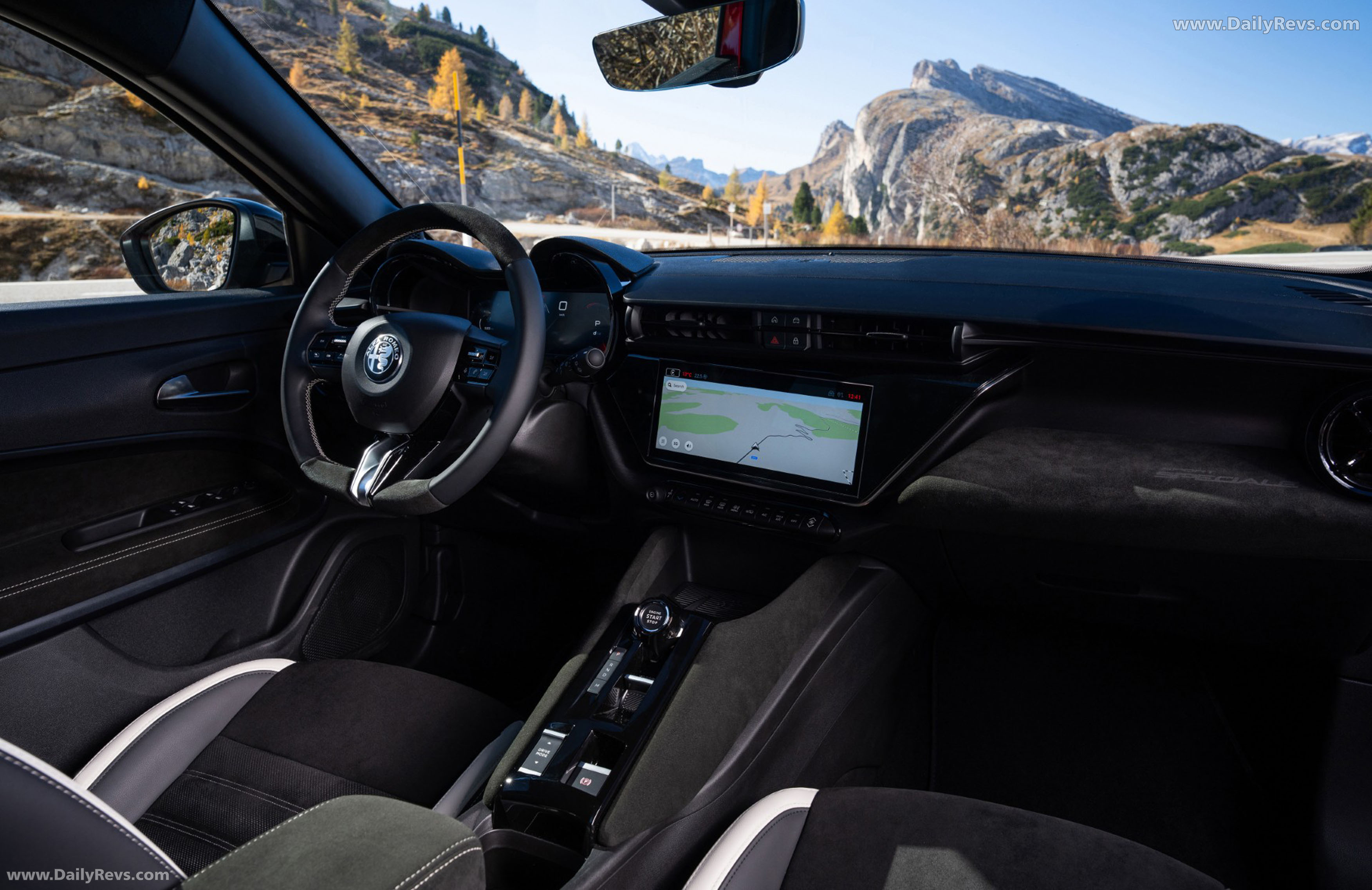 2025 Alfa Romeo Junior Sport Speciale Interior