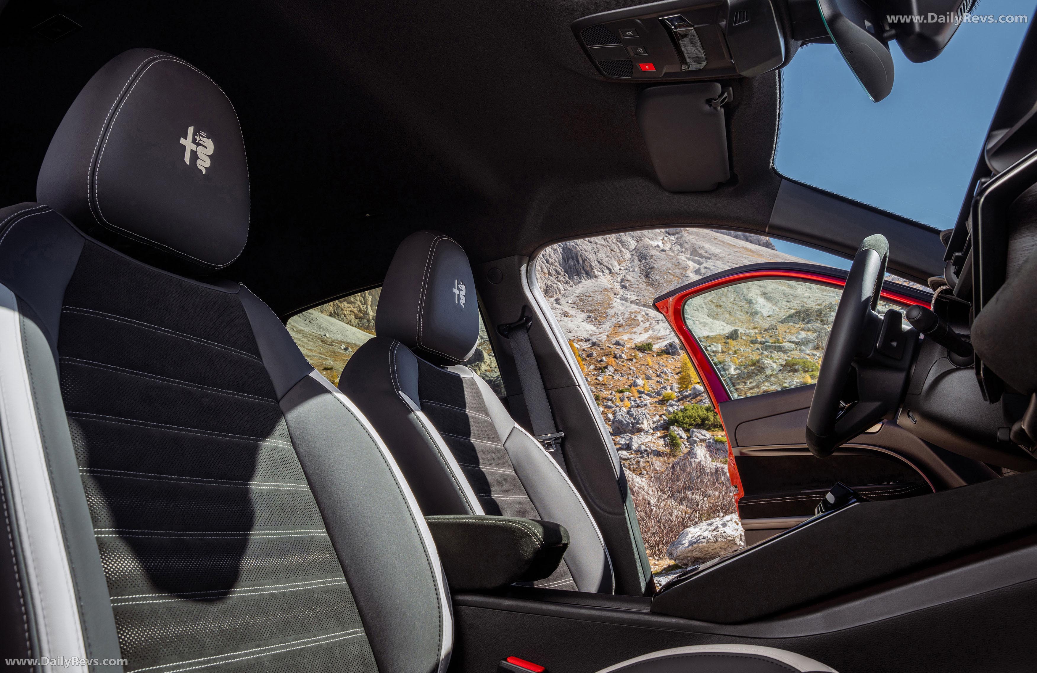 2025 Alfa Romeo Junior Sport Speciale Interior