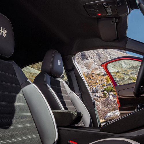 2025 Alfa Romeo Junior Sport Speciale Interior