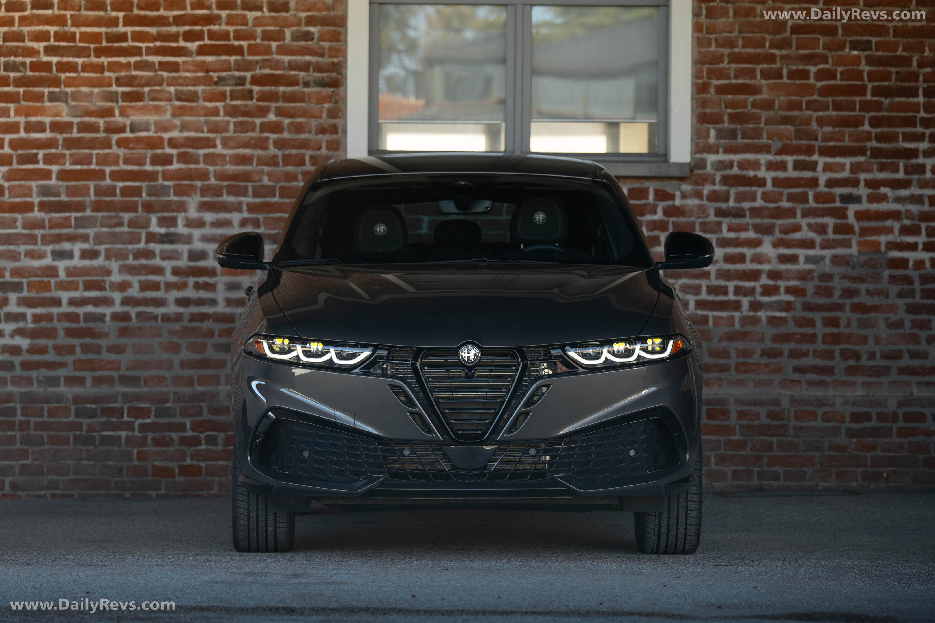 2026 Alfa Romeo Tonale Sport Speciale Grigio Ascari Front View