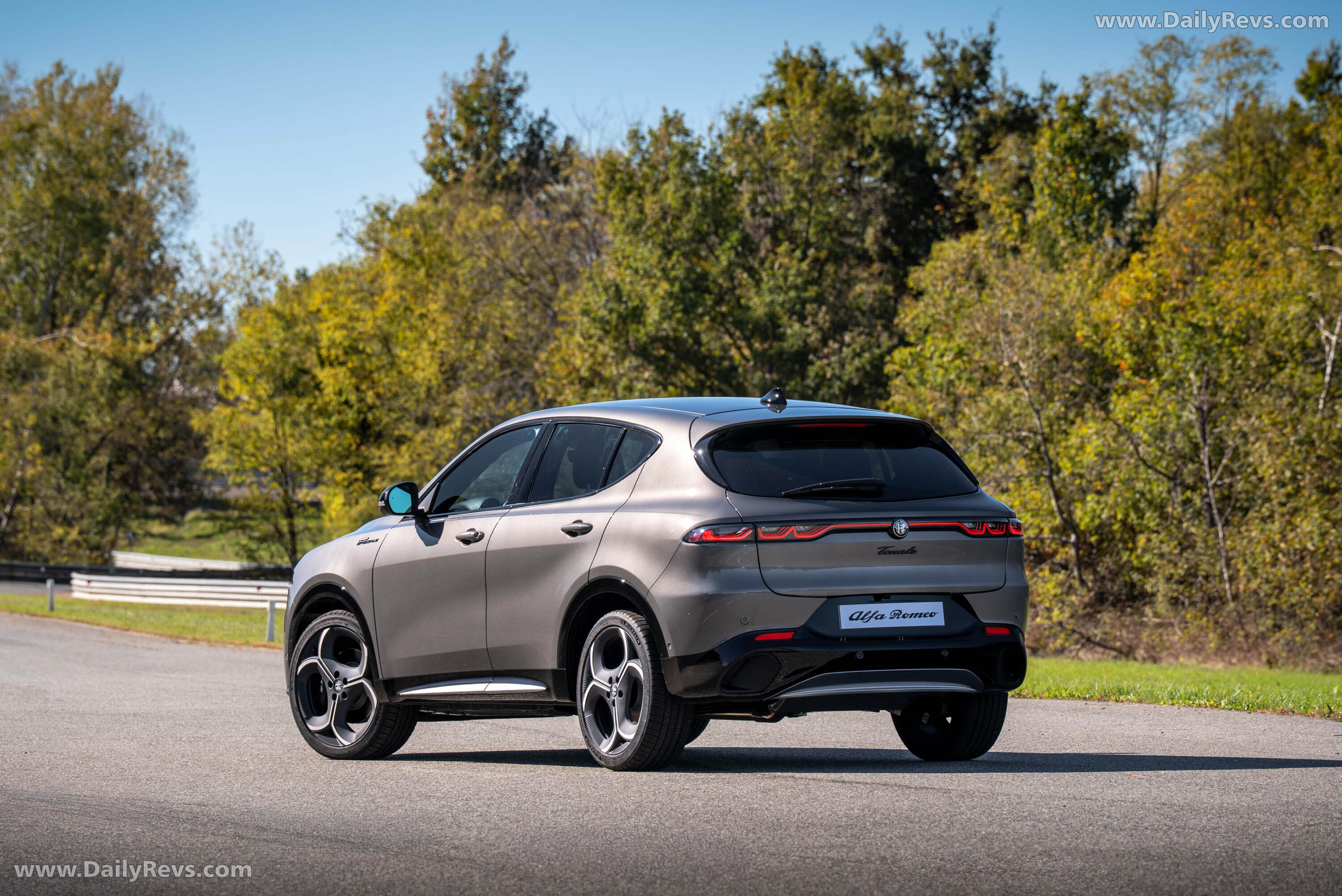 2026 Alfa Romeo Tonale Sport Speciale Grigio Ascari Rear View