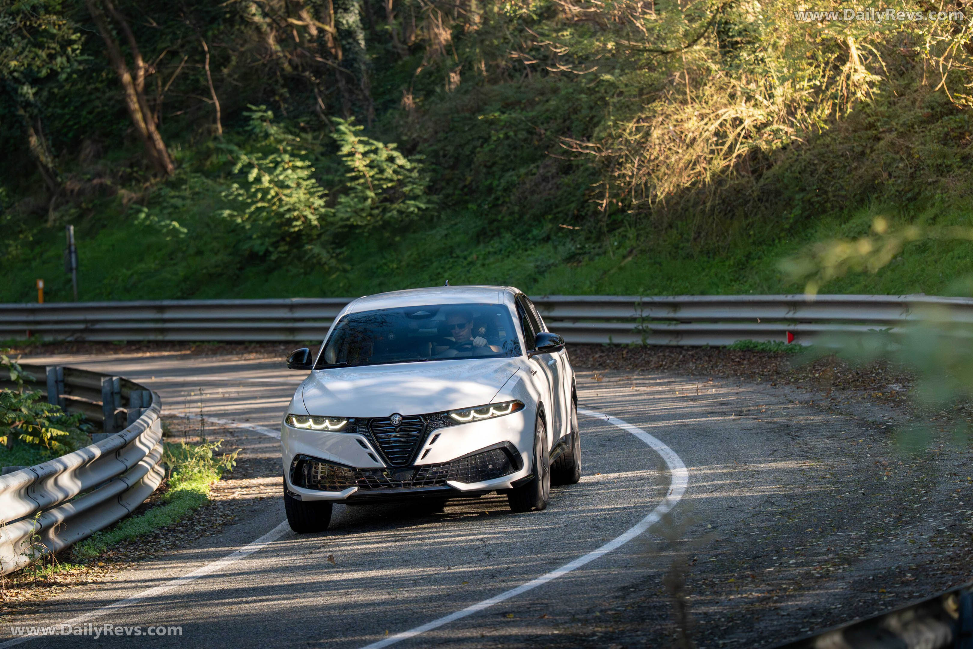 2026 Alfa Romeo Tonale Sport Speciale Milano White Front View