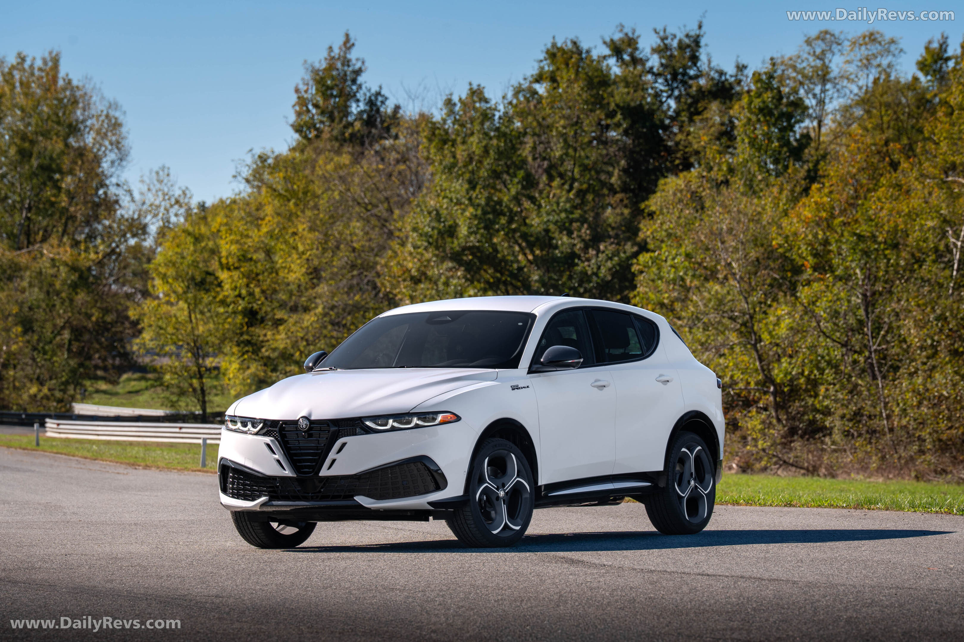 2026 Alfa Romeo Tonale Sport Speciale Milano White Front View