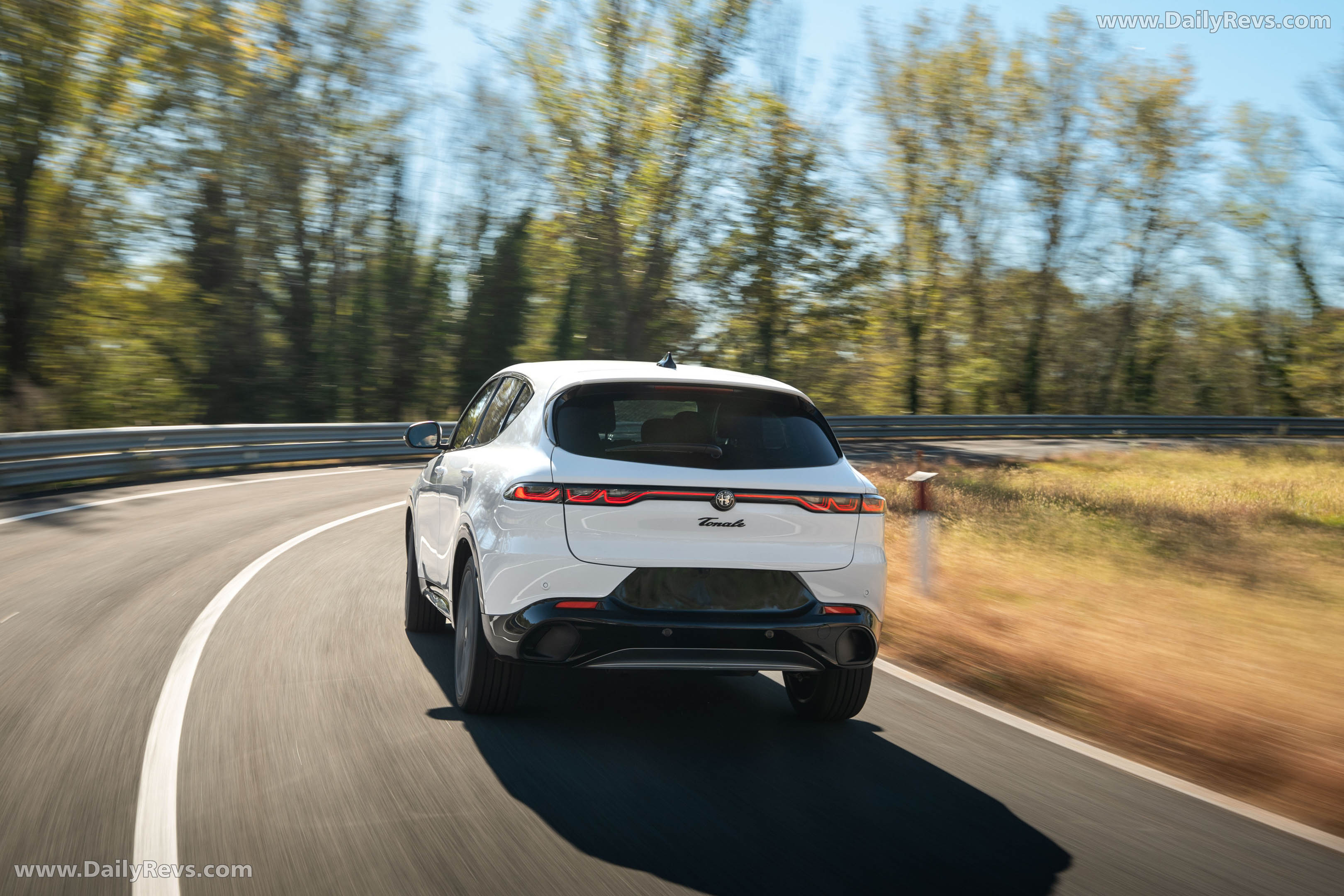 2026 Alfa Romeo Tonale Sport Speciale Milano White Rear View