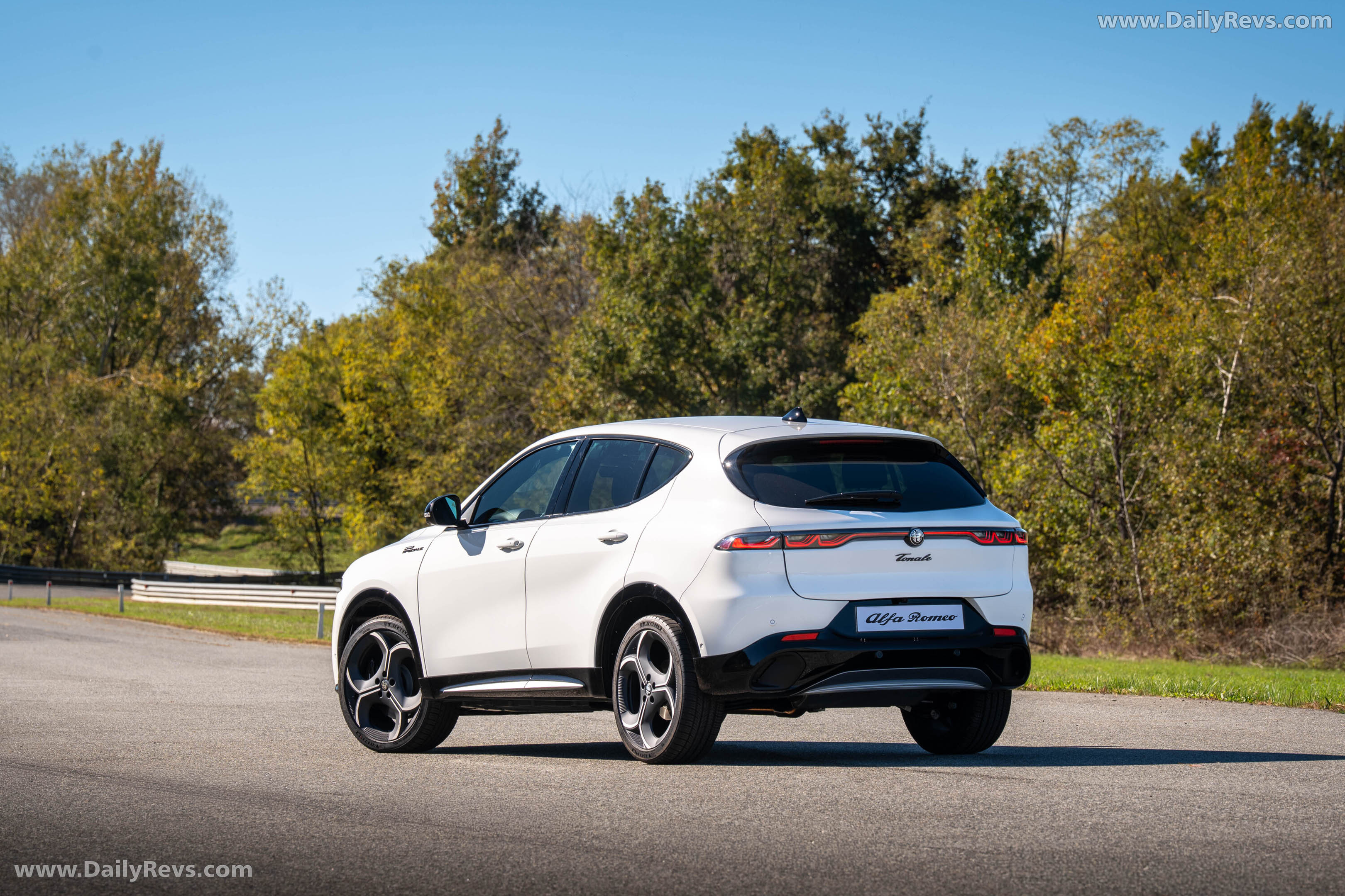 2026 Alfa Romeo Tonale Sport Speciale Milano White Rear View