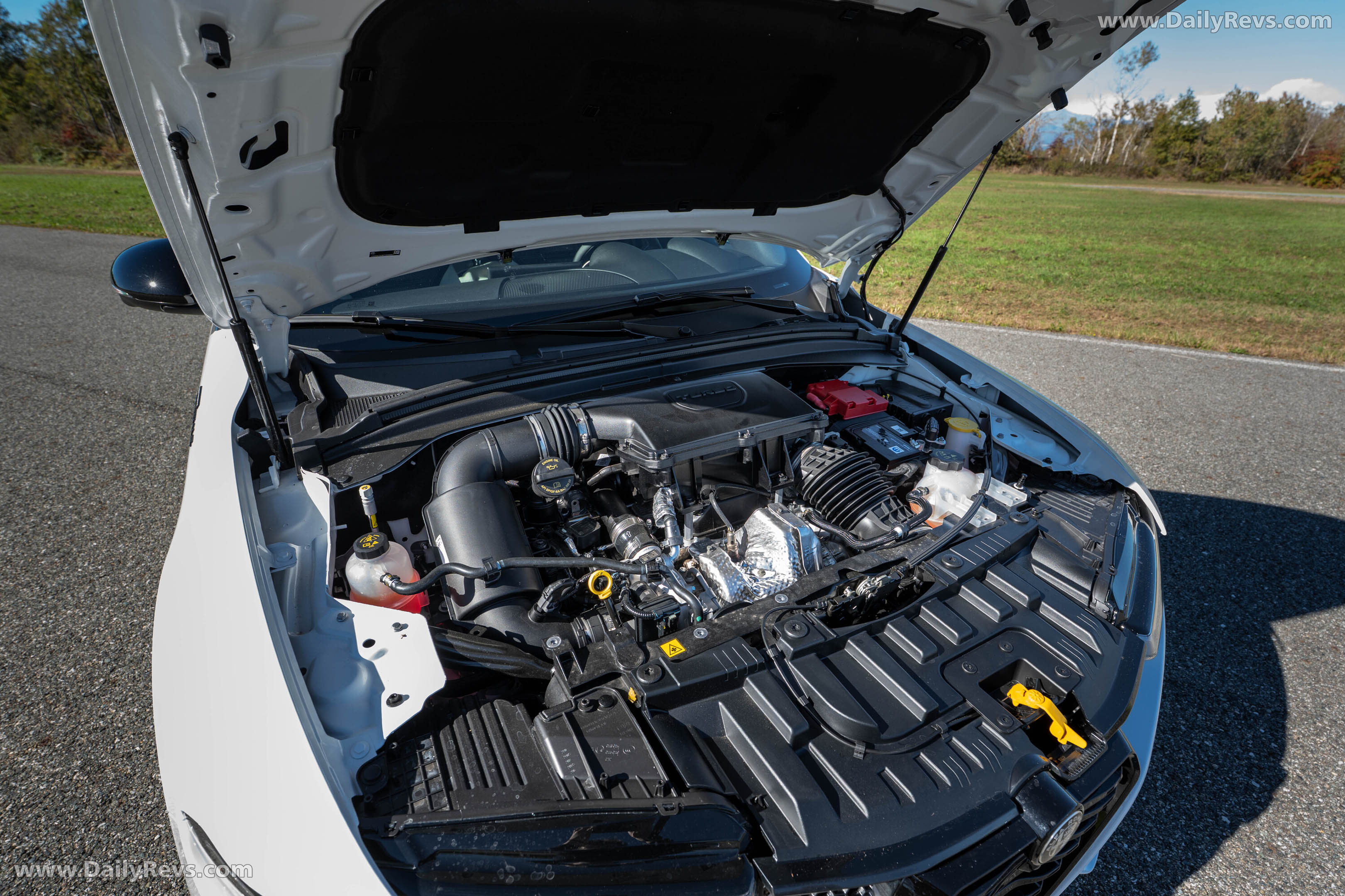 2026 Alfa Romeo Tonale Sport Speciale Milano White Engine