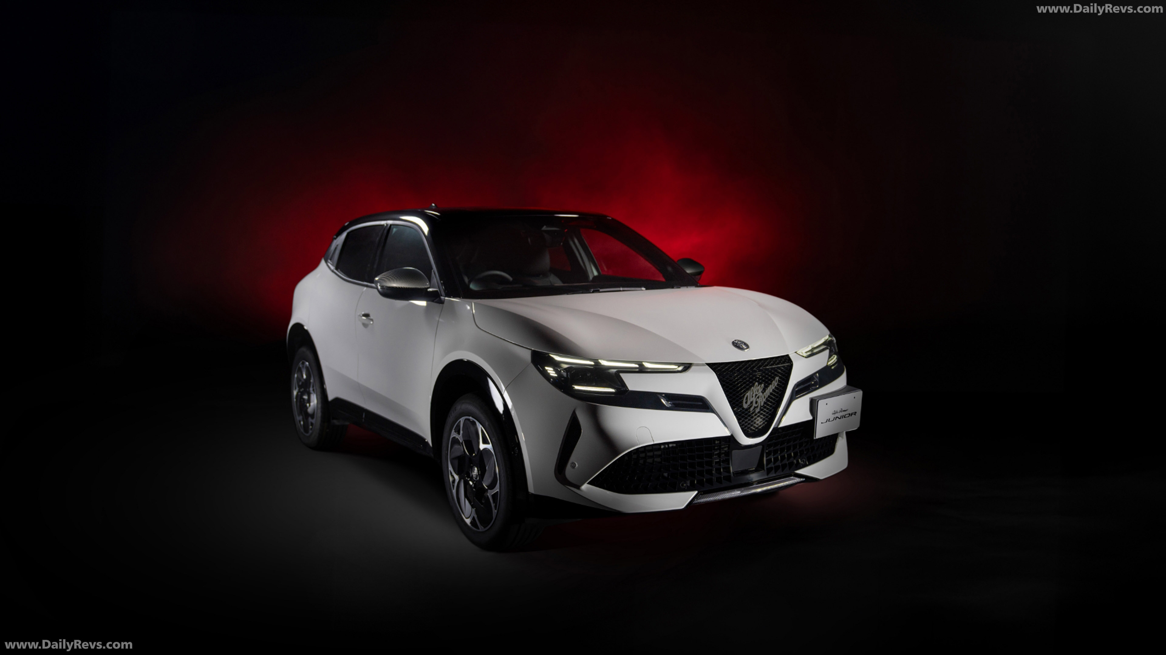 2026 Alfa Romeo Junior Ibrida Edizione Bianco Front View