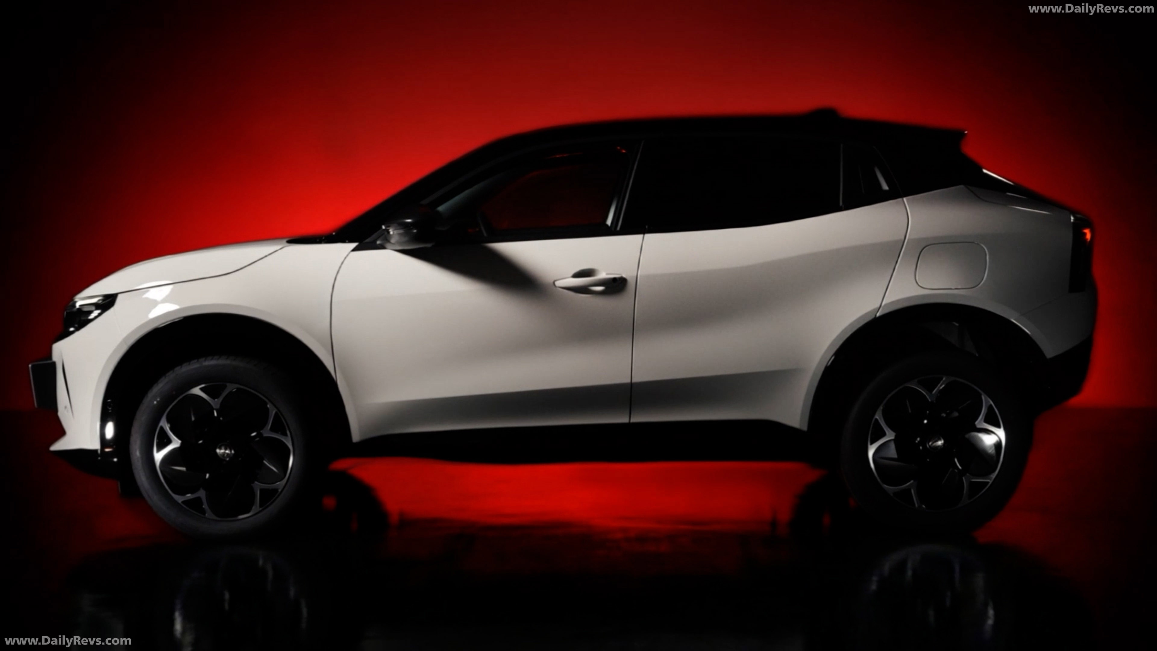 2026 Alfa Romeo Junior Ibrida Edizione Bianco Side View