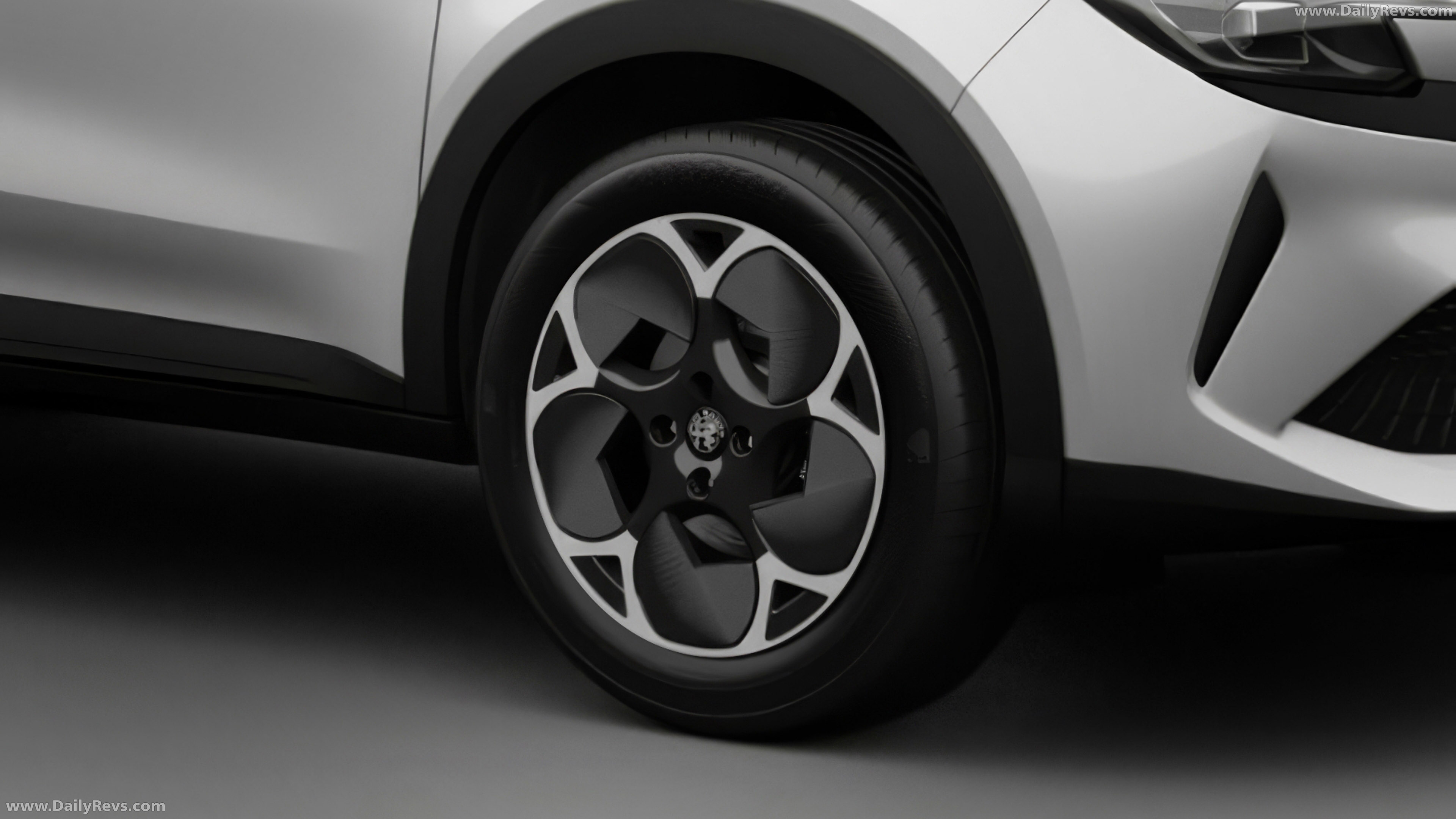 2026 Alfa Romeo Junior Ibrida Edizione Bianco Exterior