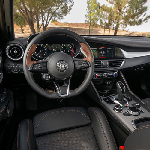 2026 Alfa Romeo Giulia Intensa US Version Interior