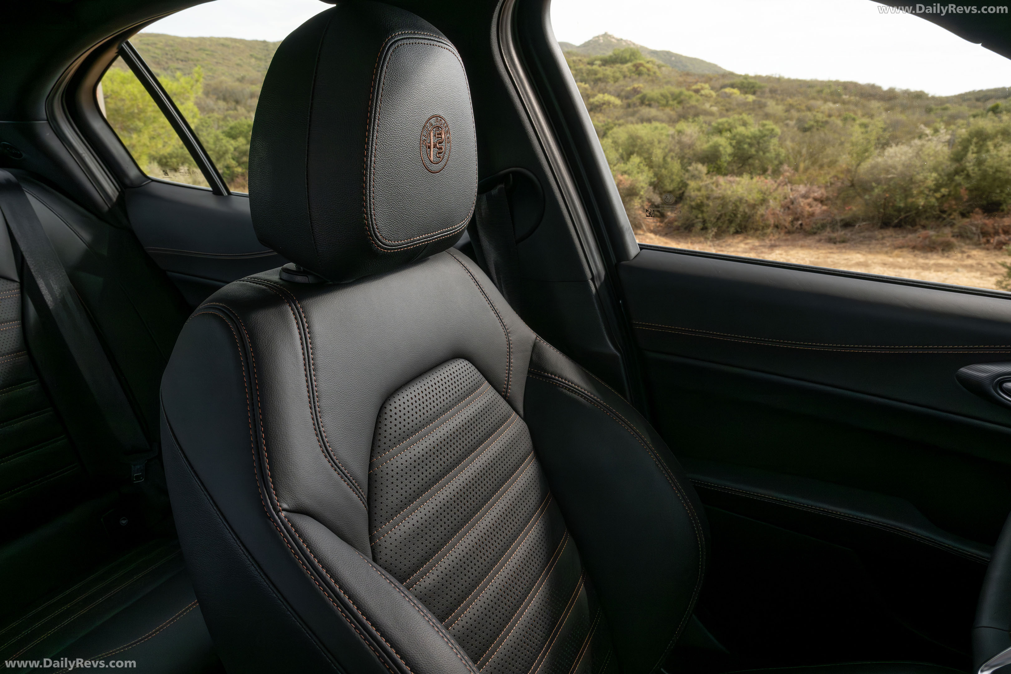 2026 Alfa Romeo Giulia Intensa US Version Interior