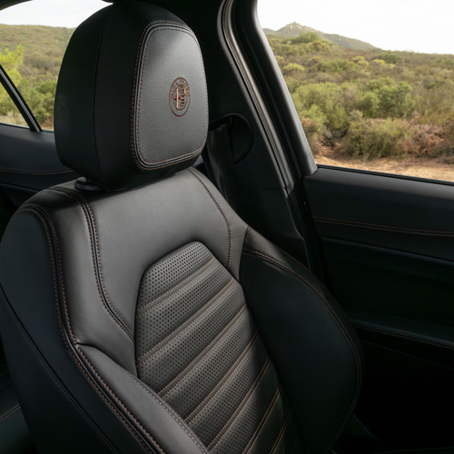 2026 Alfa Romeo Giulia Intensa US Version Interior