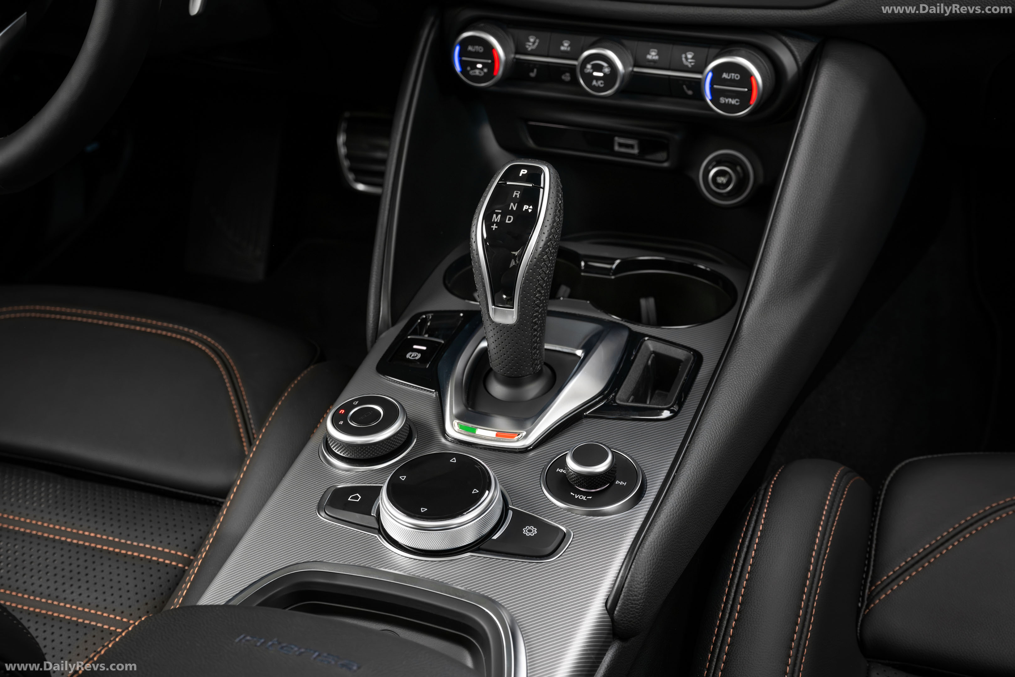 2026 Alfa Romeo Giulia Intensa US Version Interior
