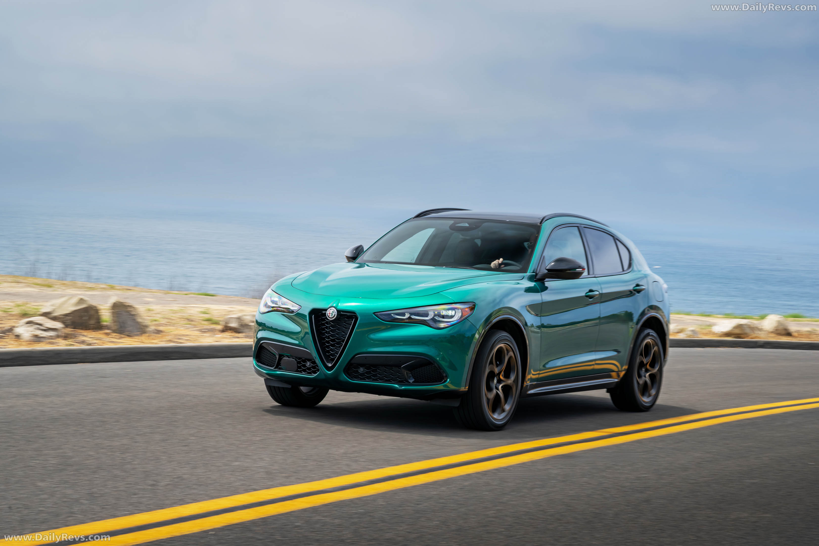 2025 Alfa Romeo Stelvio Intensa US Version Front View