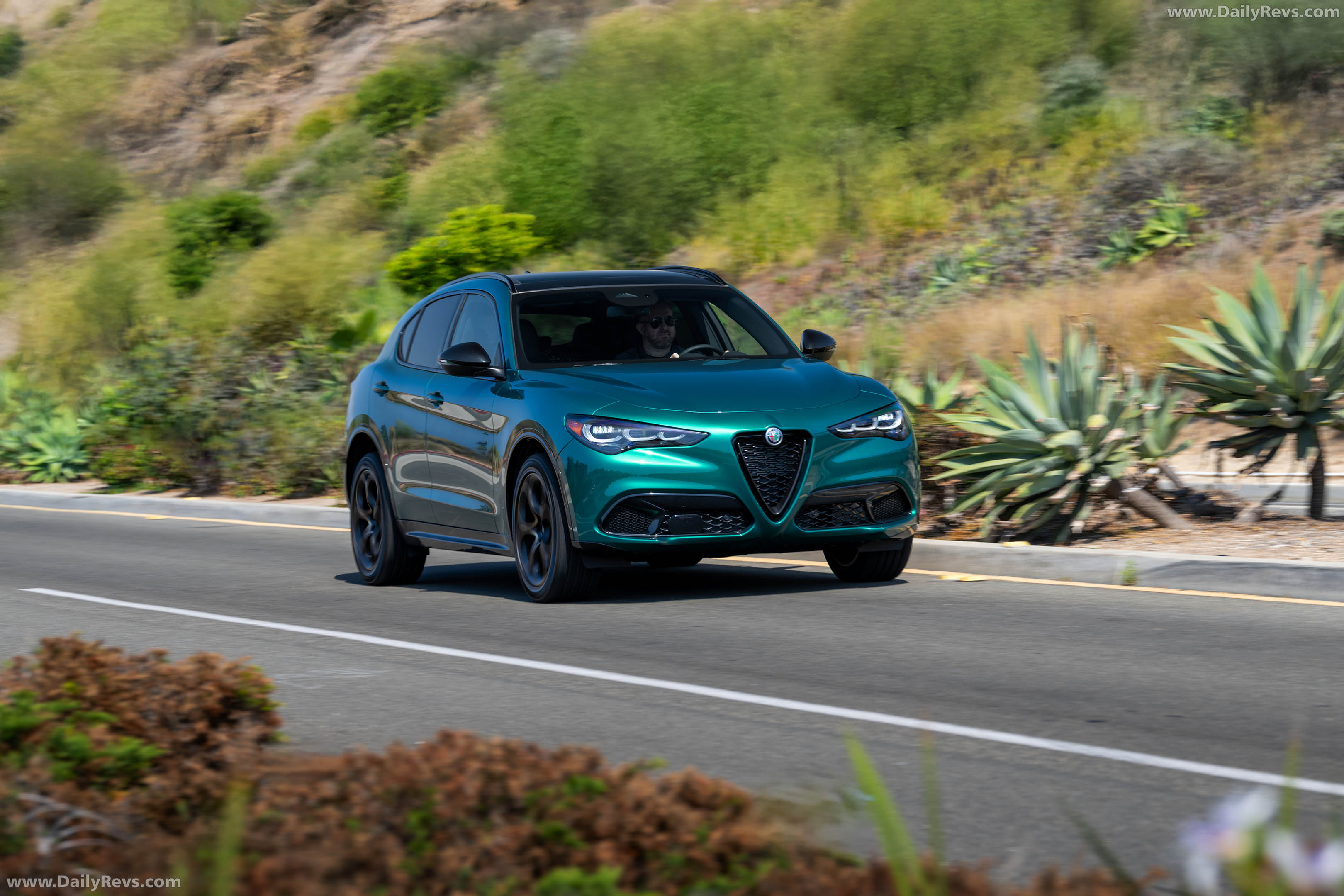 2025 Alfa Romeo Stelvio Intensa US Version Front View