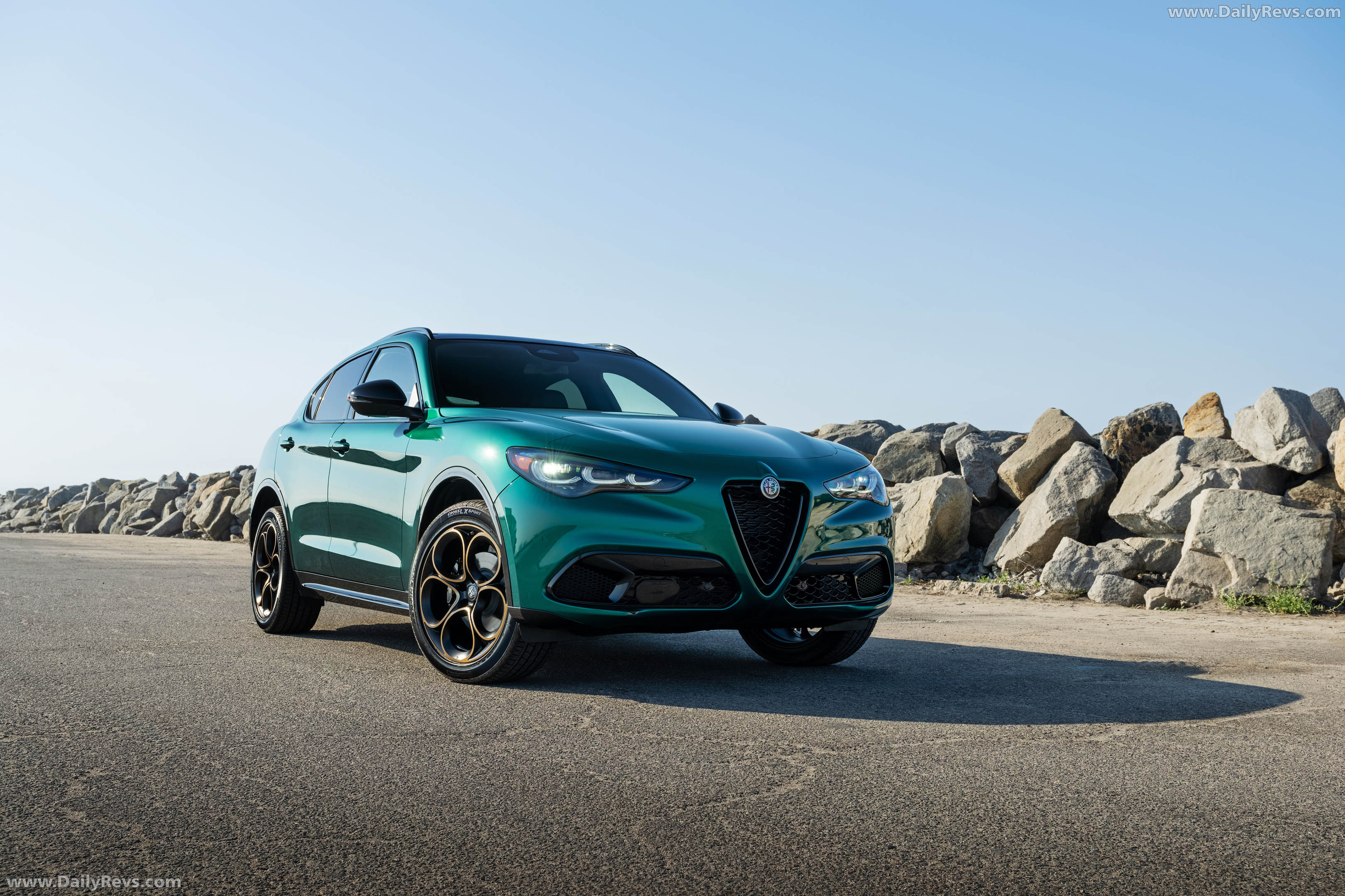 2025 Alfa Romeo Stelvio Intensa US Version Front View